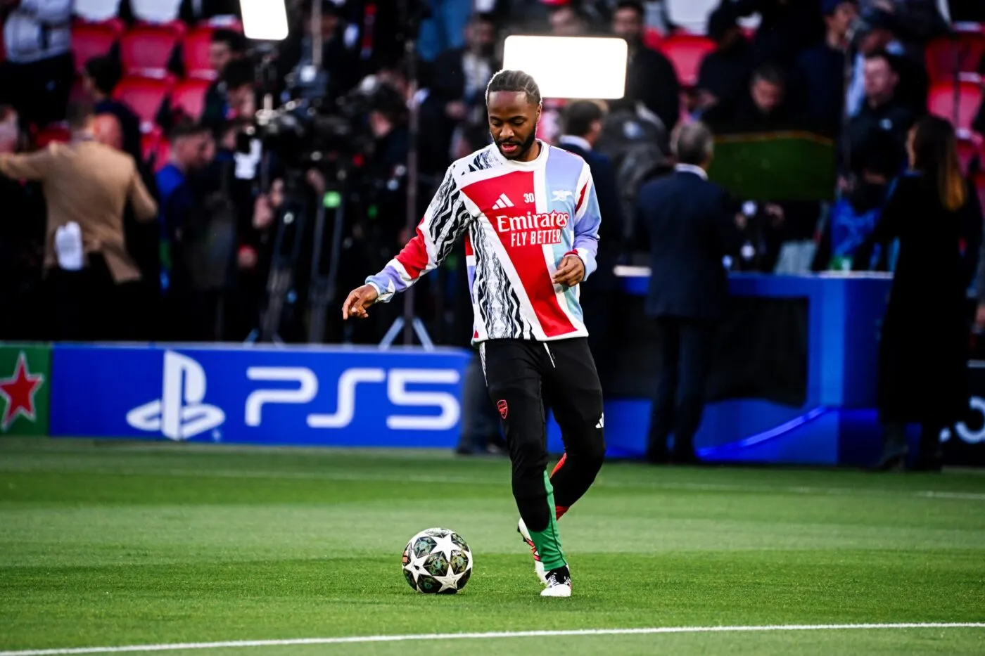 Un club de Premier League s’intéresse à Raheem Sterling 