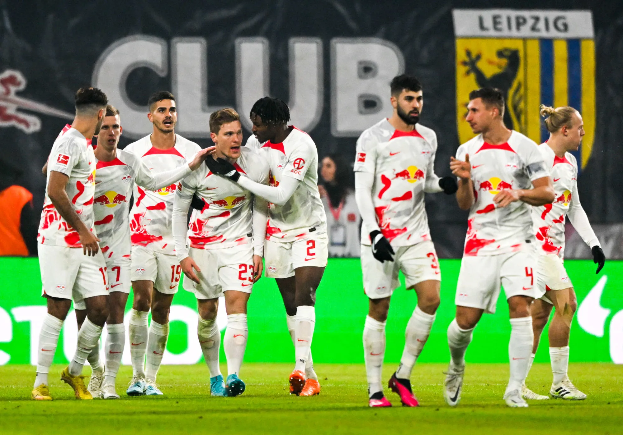 20 January 2023, Saxony, Leipzig: Soccer, Bundesliga, RB Leipzig - FC Bayern München, Matchday 16, Red Bull Arena. Munich's Marcel Halstenberg (4th from left) celebrates his goal to make it 1:1. IMPORTANT NOTE: In accordance with the regulations of the DFL Deutsche Fußball Liga and the DFB Deutscher Fußball-Bund, it is prohibited to use or have used photographs taken in the stadium and/or of the match in the form of sequence pictures and/or video-like photo series. Photo: Hendrik Schmidt/dpa - Photo by Icon sport