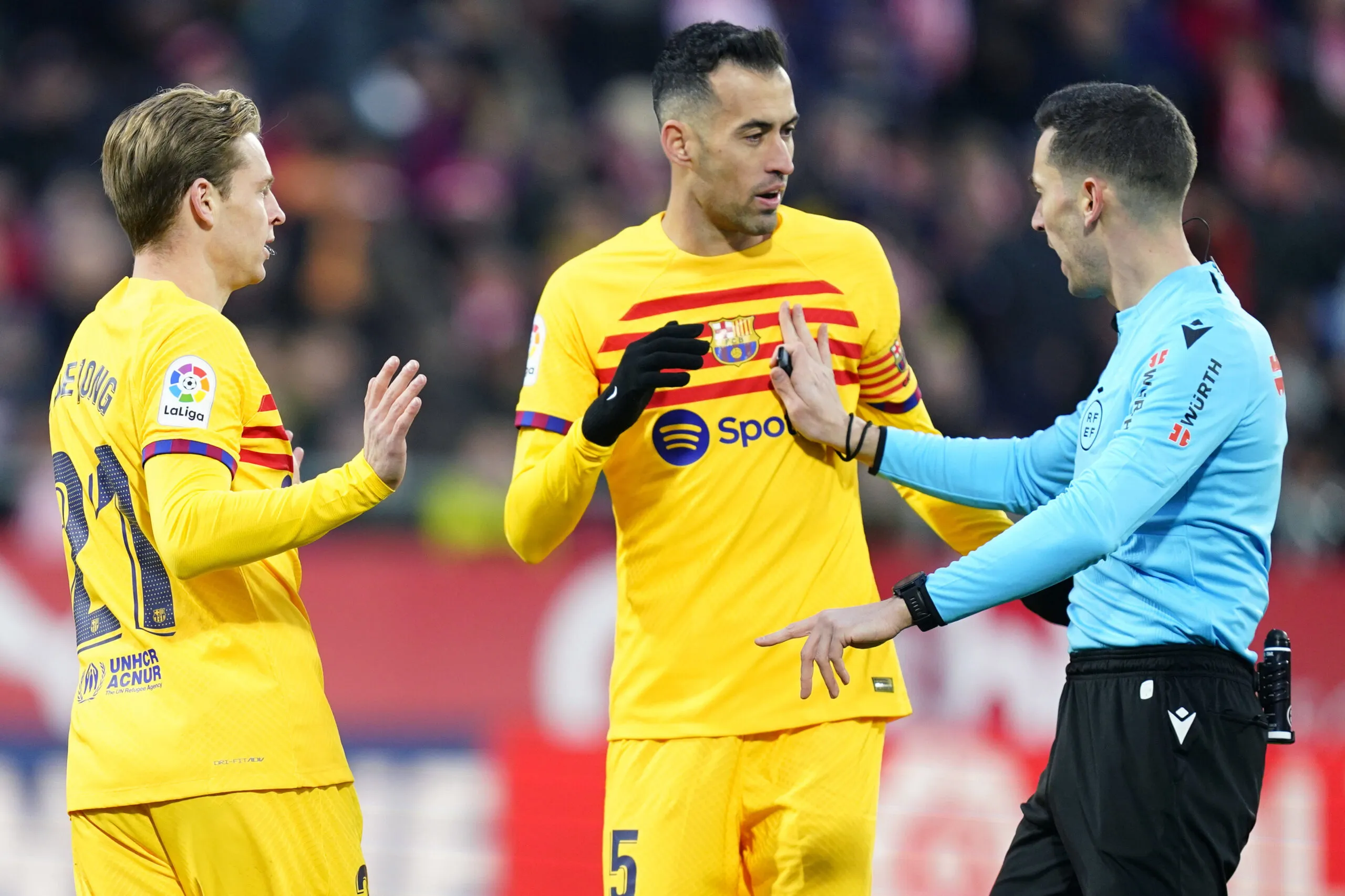 Busquets en pleine négoce.