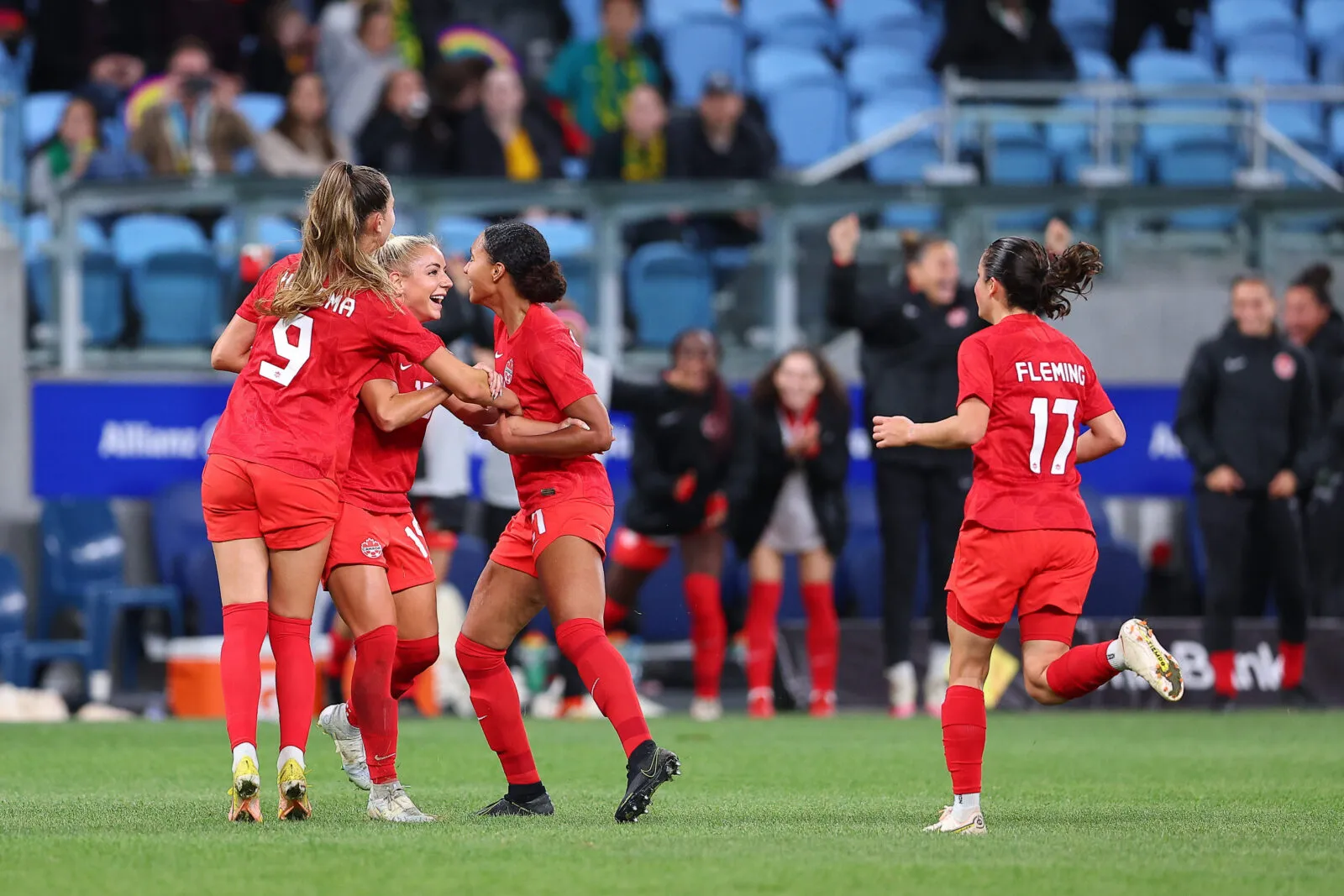 Menacées de lourdes sanctions financières, les joueuses canadiennes arrêtent leur grève