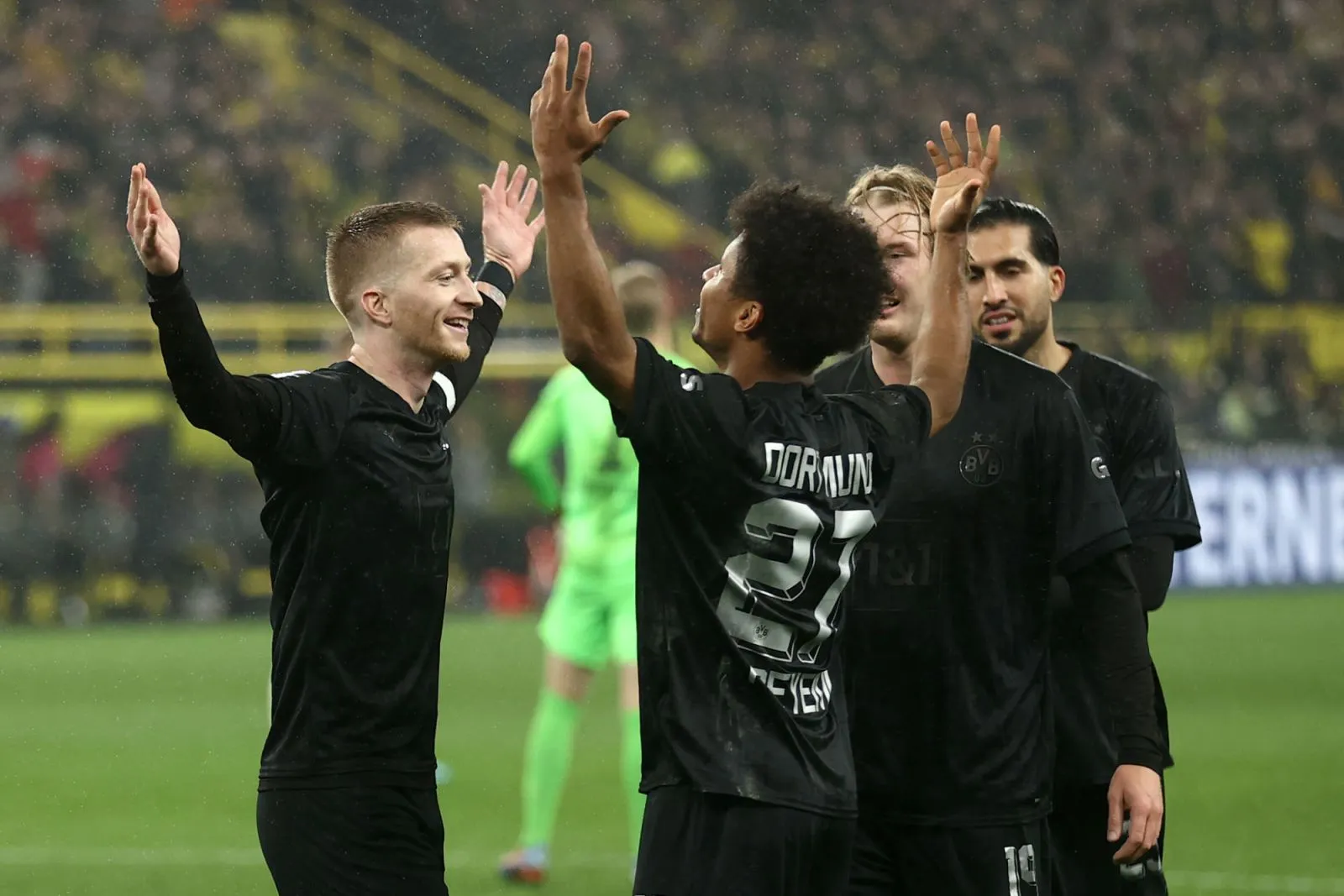 Vainqueur du Hertha Berlin, le Borussia Dortmund rejoint le Bayern Munich