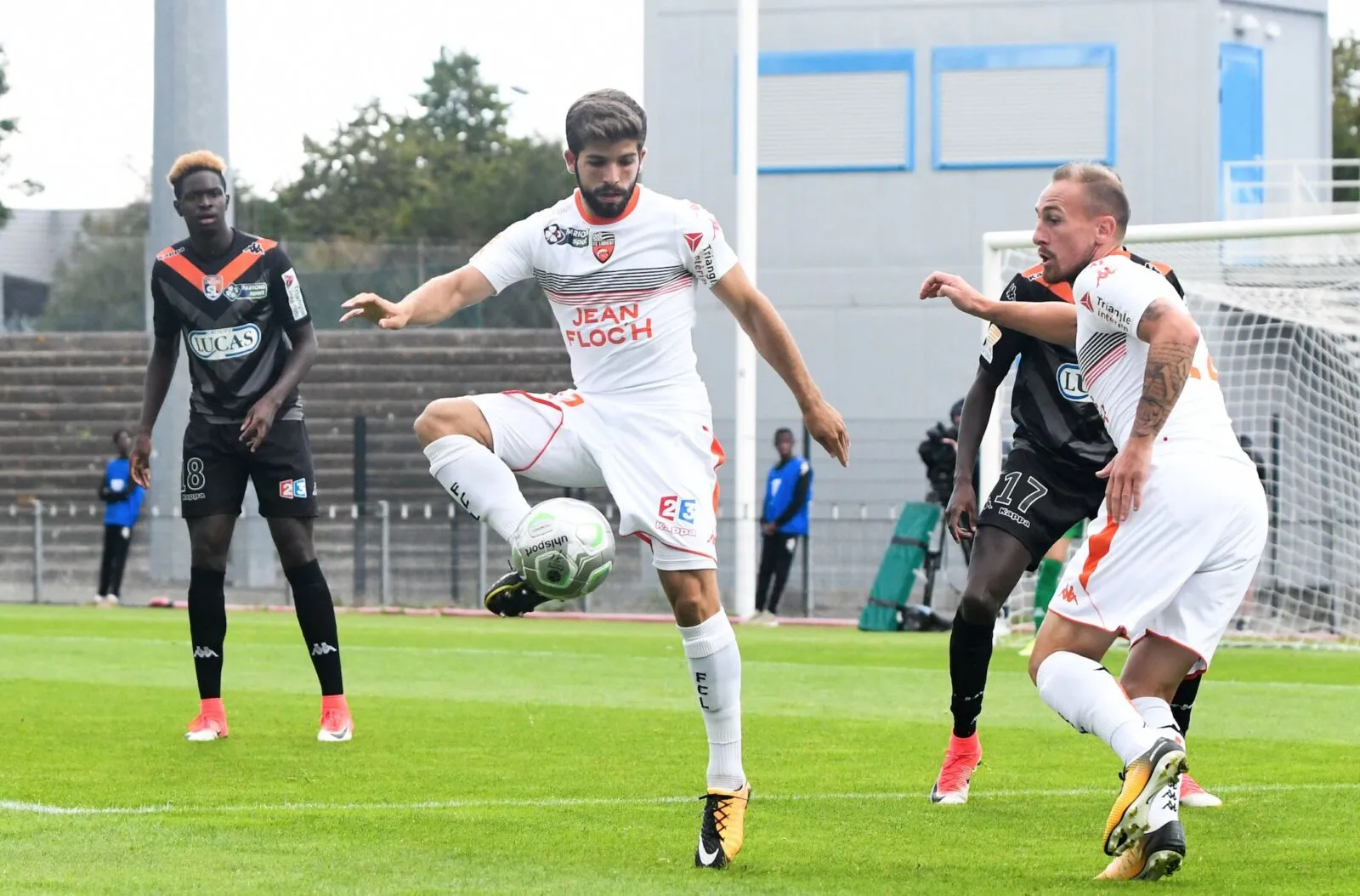 Lorient passe à l&rsquo;arraché contre Laval