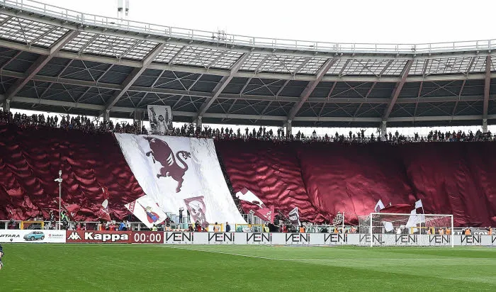 Toro ailé, Roma plumée