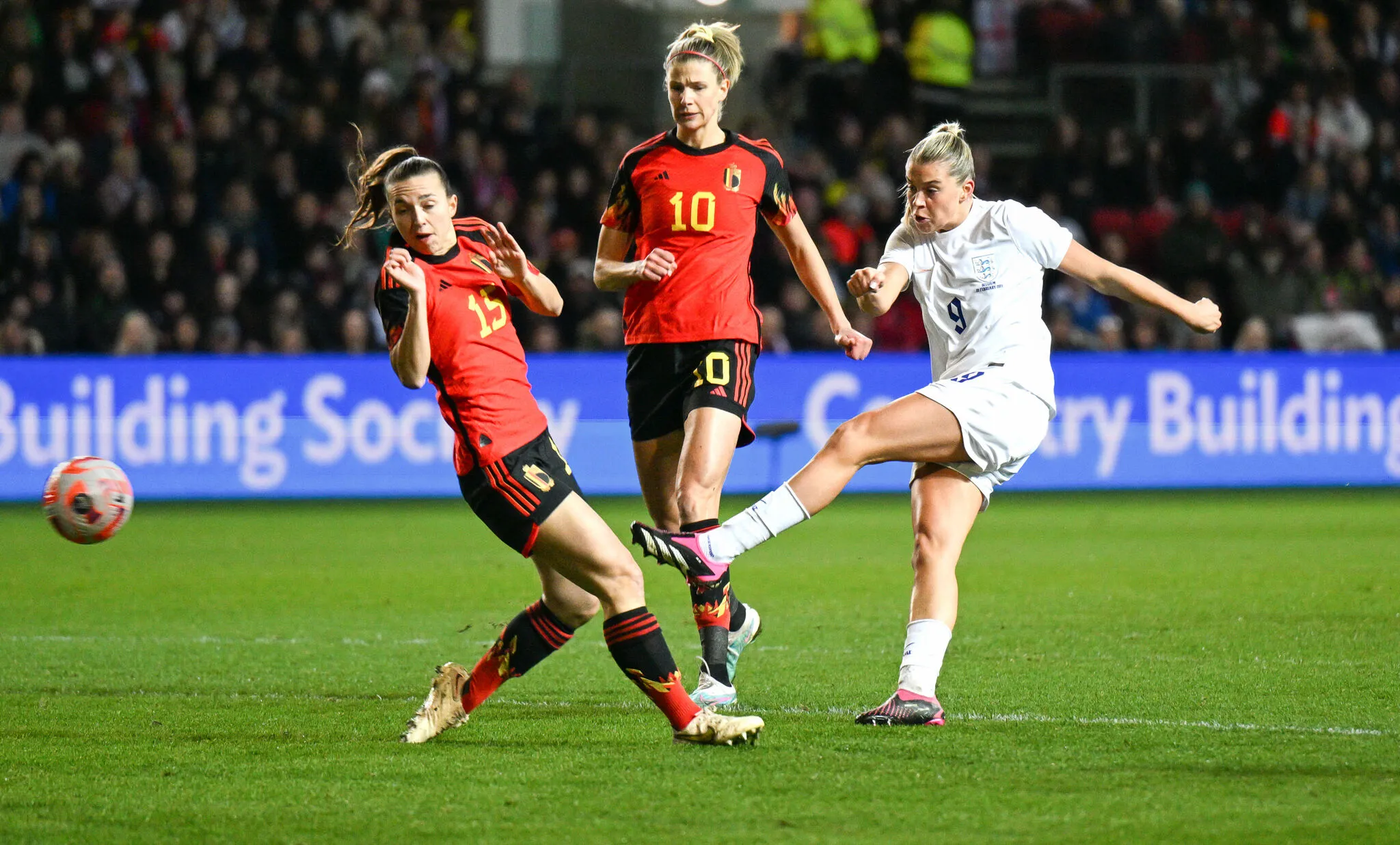 Les Anglaises soulèvent l’Arnold Clark Cup à domicile