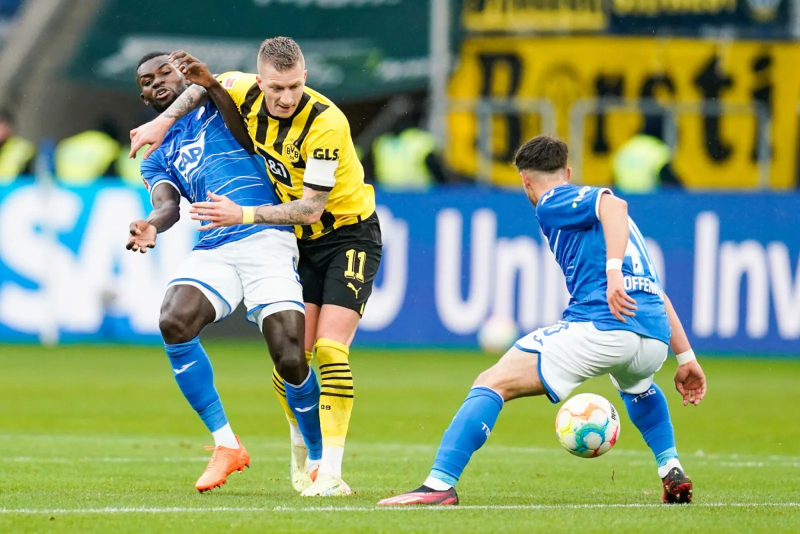 Le Borussia Dortmund prend la tête, Leipzig dans sa roue