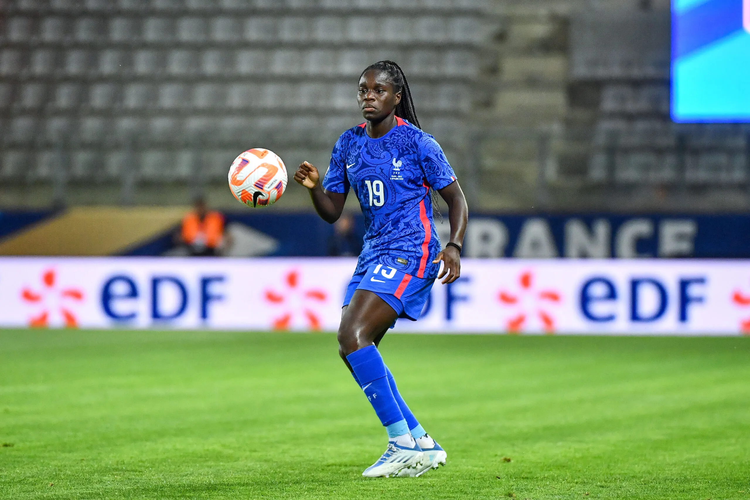 Bleues : Griedge Mbock soutient le retrait de Wendie Renard et de ses autres coéquipières