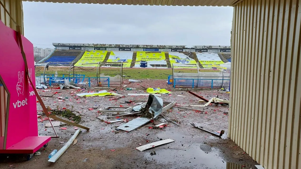 Reprise du foot en Ukraine : « On a laché 8 bombes de 500kg sur notre stade »