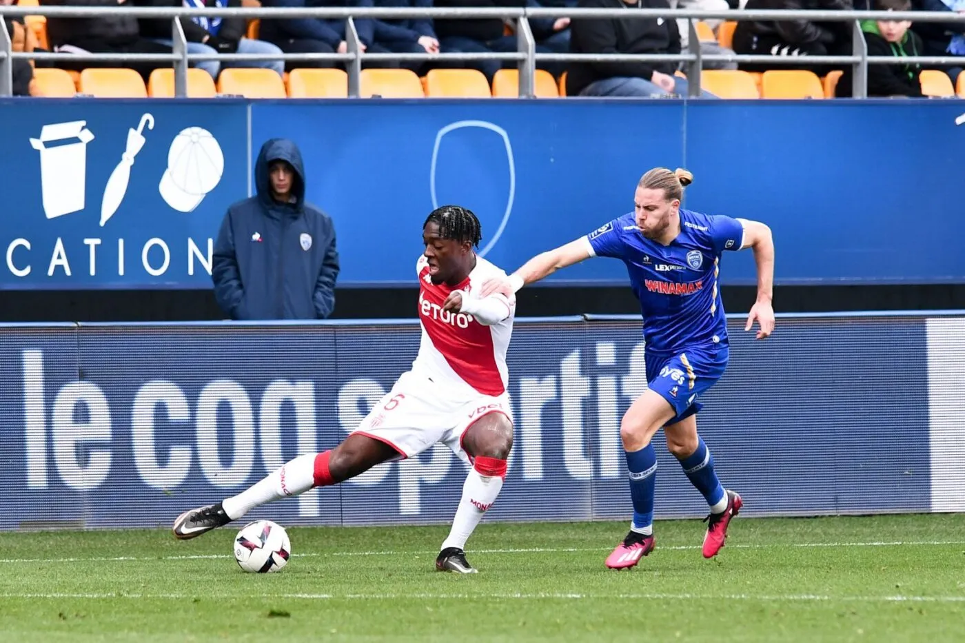 Monaco rejoint par l'ESTAC sur le fil