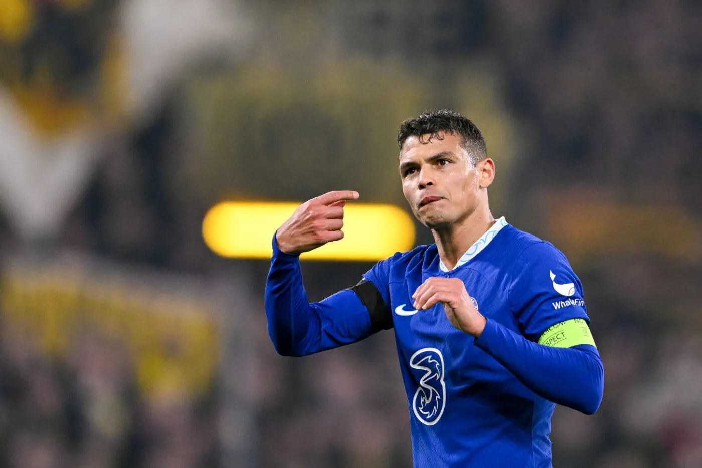 Thiago Silva vrille dans les tribunes de Stamford Bridge