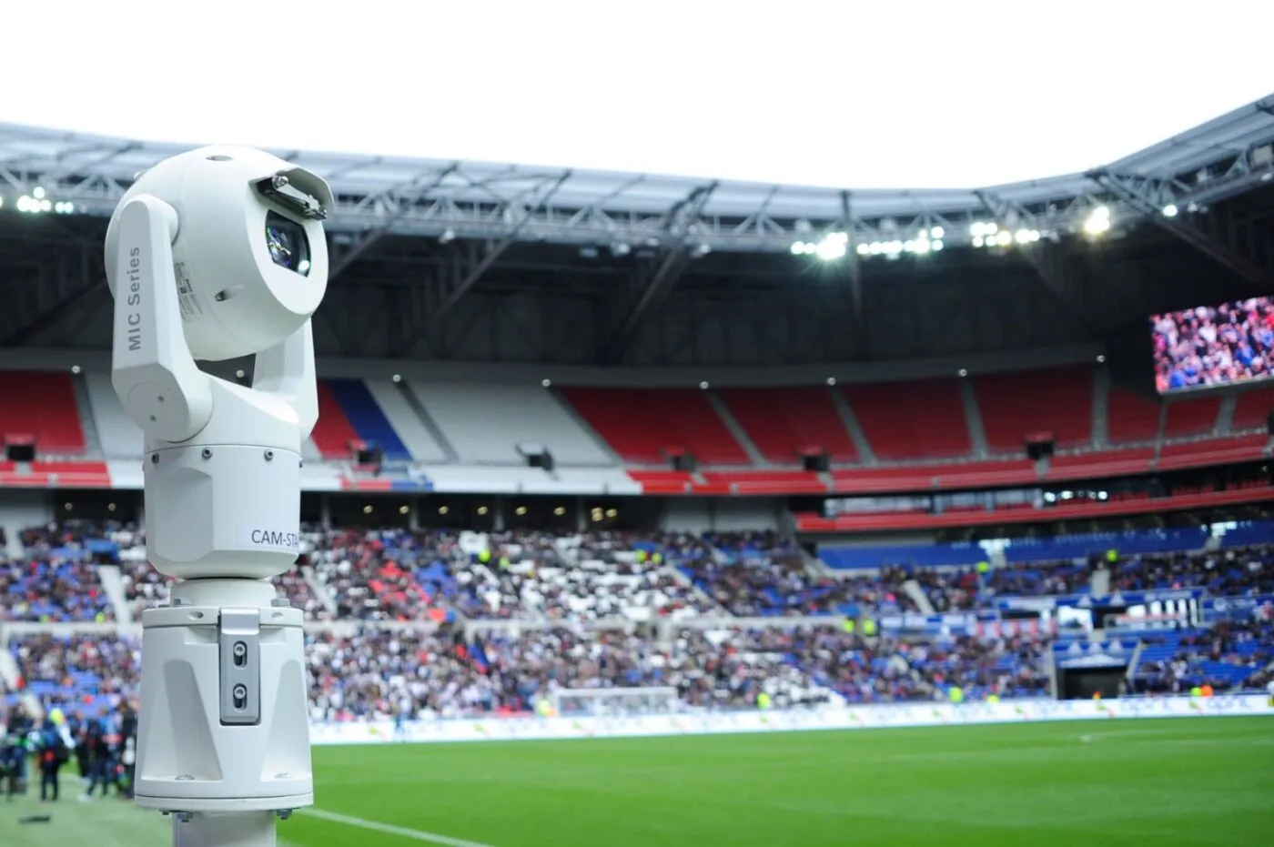 La vidéo&shy;surveillance algorithmique bientôt dans les stades ?