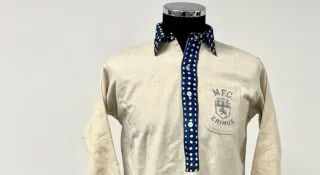 L’un des plus anciens maillots de foot a été vendu une fortune aux enchères