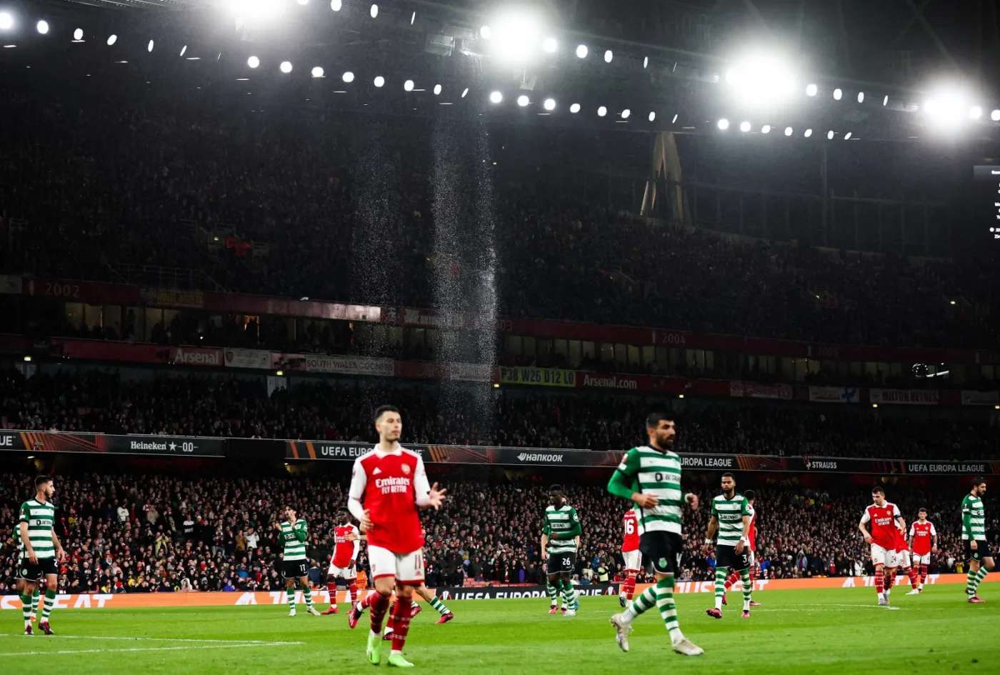 Les spectateurs de l’Emirates Stadium victimes de fuites d’eau pendant Arsenal &#8211; Sporting