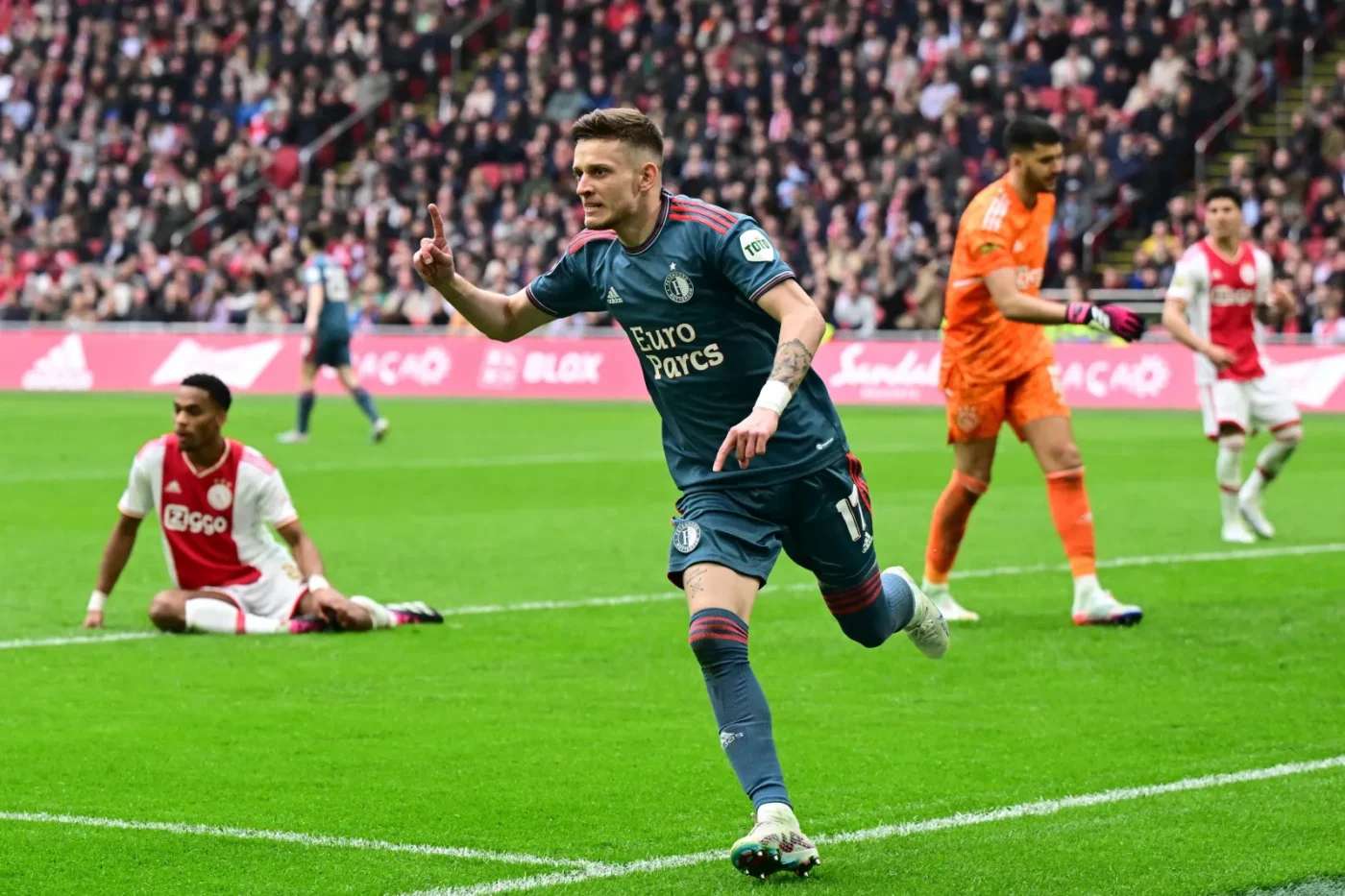 Feyenoord renverse l'Ajax dans le Klassieker