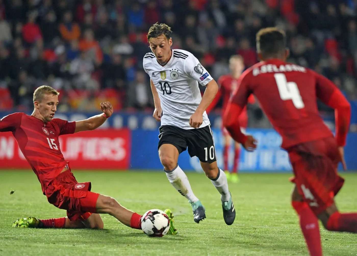 Özil, hommage à un artiste fragile