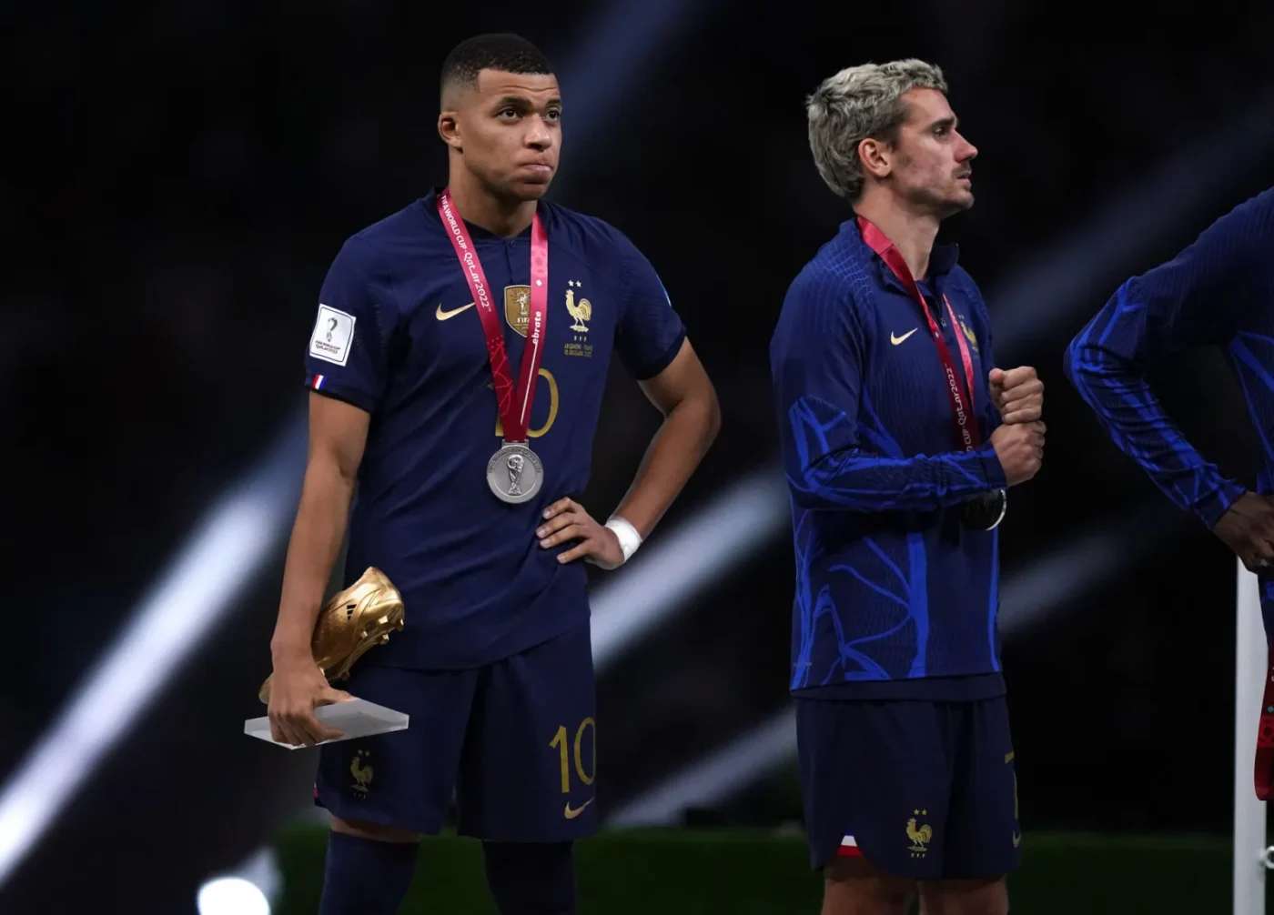 Capitanat chez les Bleus : Mbappé et Griezmann se sont parlé