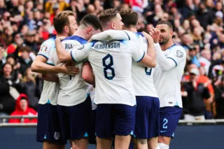 Avec un bijou de Saka, l'Angleterre maîtrise l'Ukraine