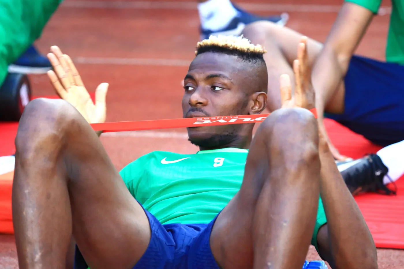 Le sélectionneur nigérian vole au secours d’Osimhen