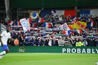 Une banderole à l'encontre de la FIFA et de Noël Le Graët retirée du parcage français