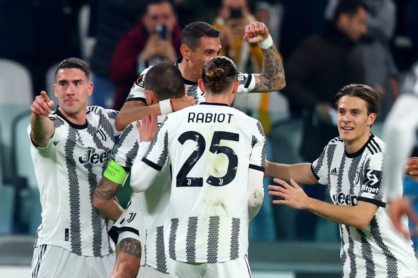 09 March 2023, Italy, Turin: Soccer: Europa League, Juventus Turin - SC Freiburg, Round of 16, first leg, Allianz Stadium. Turin's Ángel Di Maria (M/back) is cheered by teammates after scoring the 1:0 goal. Photo: Tom Weller/dpa - Photo by Icon sport