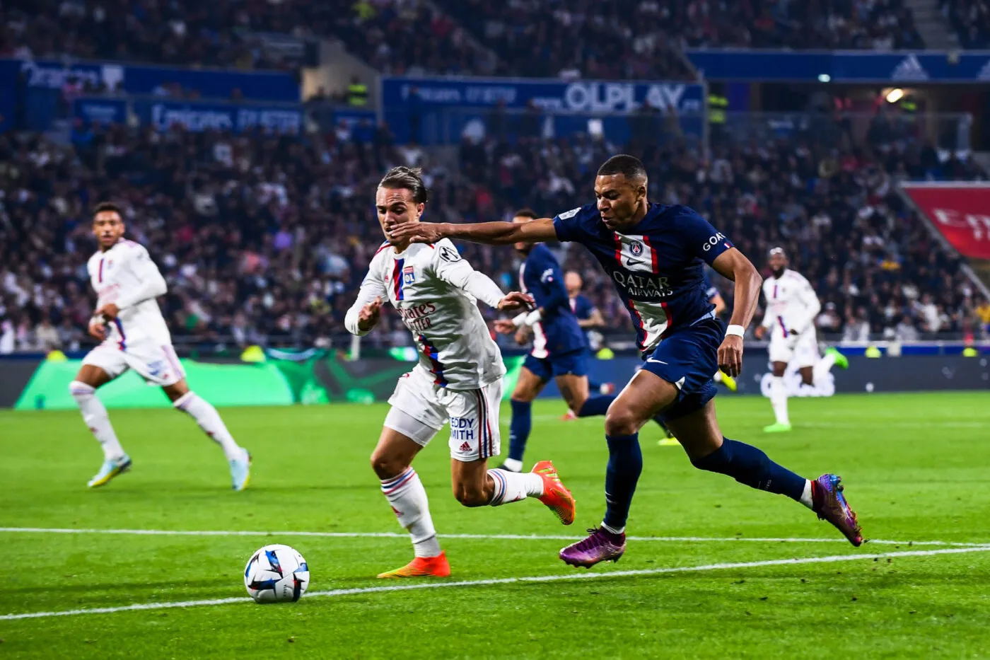 06 Maxence CAQUERET (ol) - 07 Kylian MBAPPE (psg) during the Ligue 1 Uber Eats match between Lyon and Paris Saint Germain at MATMUT Stadium on September 18, 2022 in Lyon, France. (Photo by Philippe Lecoeur/FEP/Icon Sport) - Photo by Icon sport
