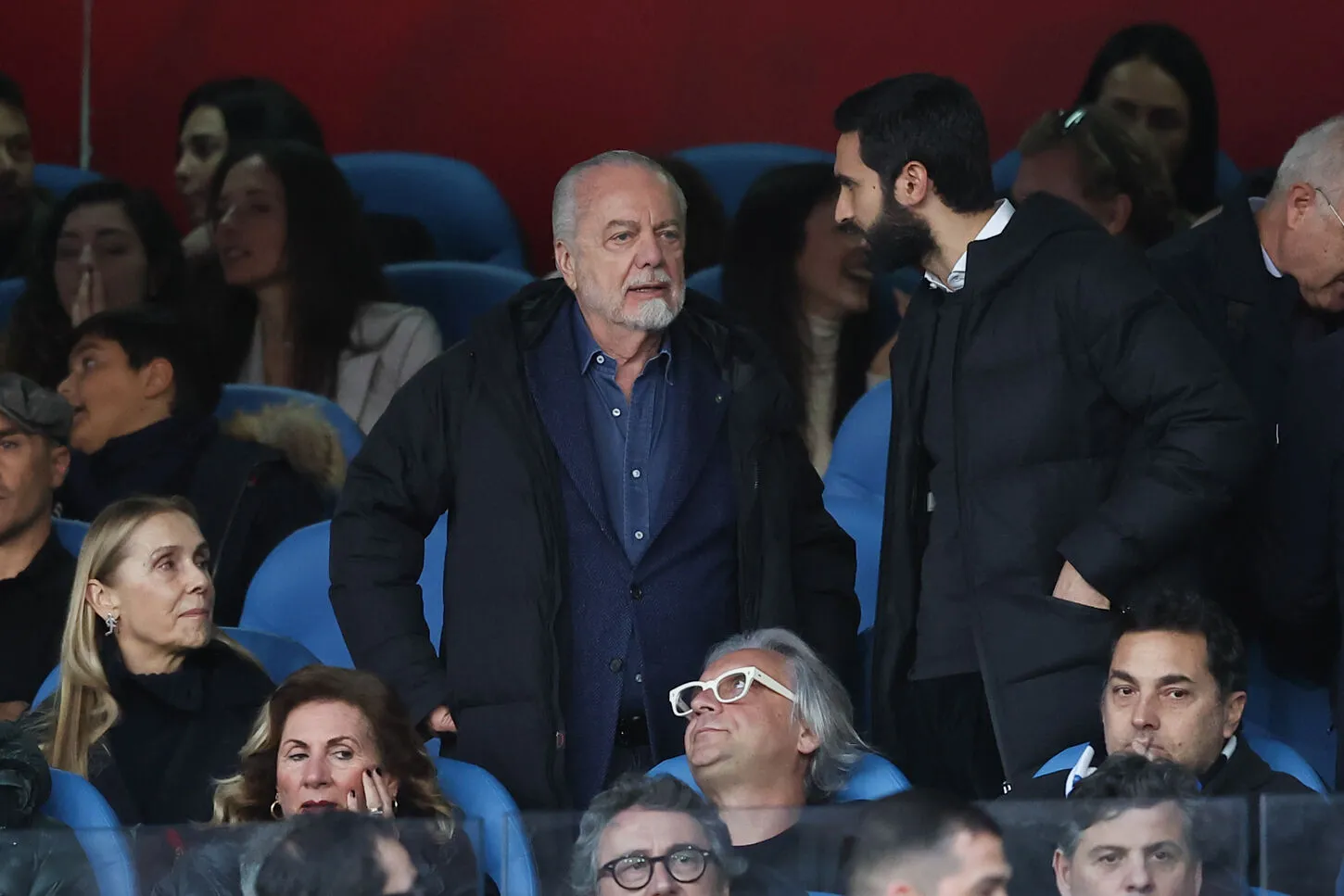 « Ce sont les problèmes d&rsquo;une UEFA sans tête<span style="font-size:50%">&nbsp;</span>» : le président de Naples furieux d&rsquo;affronter trois fois Milan