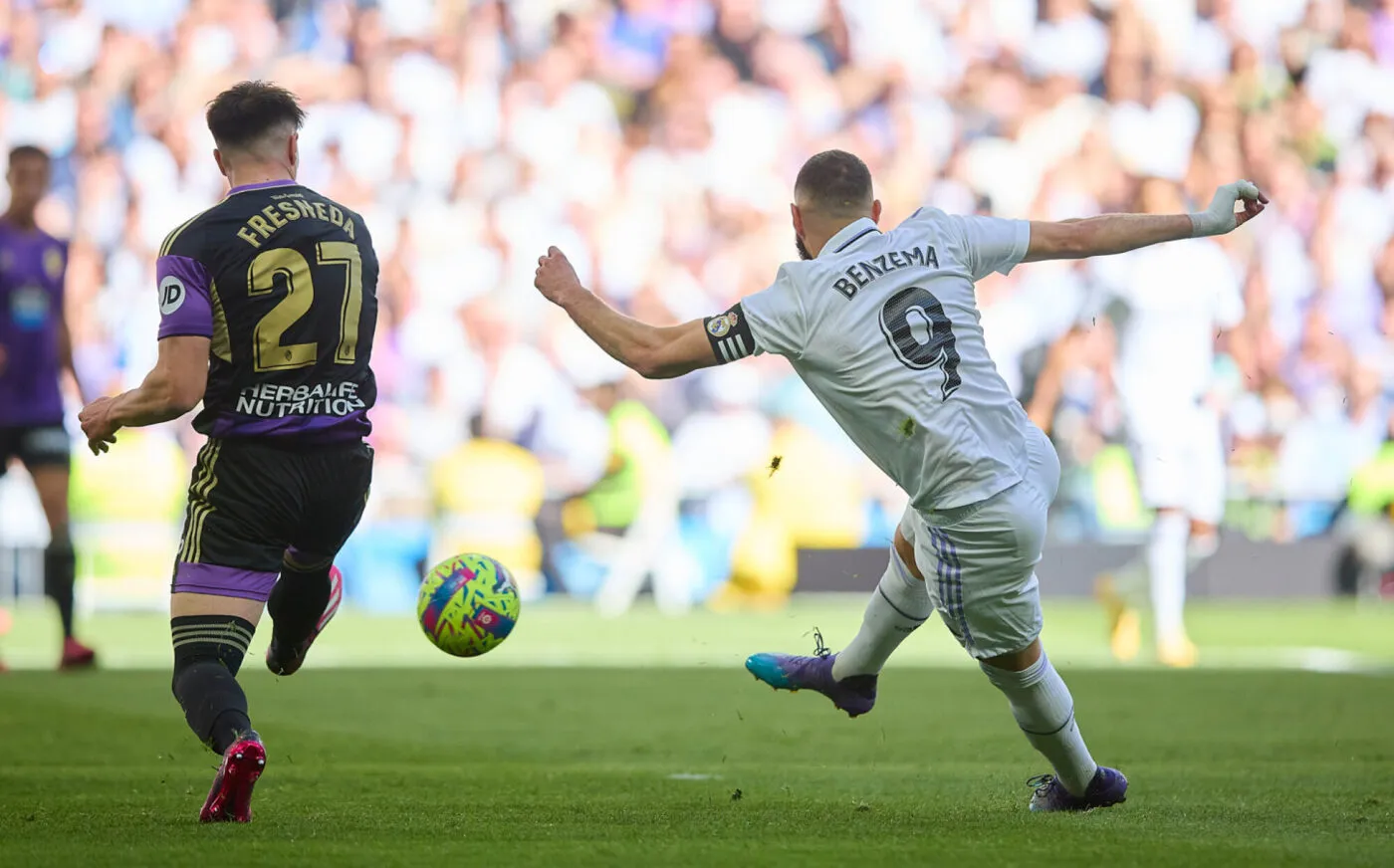 Madrid, Spanien, 02.04.2023: Karim Benzema (Real Madrid CF) kontrolliert den Ball waehrend des Spiels der LaLiga Santander - Matchday 27 zwischen Real Madrid v Real Valladolid im Santiago Bernabeu Stadium am 02. April 2023 in Madrid, Spanien. (Foto von Manu Reino/DeFodi Images) Madrid, Spain, 02.04.2023: Karim Benzema (Real Madrid CF) controls the ball during the LaLiga Santander - Matchday 27 match between Real Madrid v Real Valladolid at the Santiago Bernabeu Stadium on April 2, 2023 in Madrid, Spain. (Photo by Manu Reino/DeFodi Images) - Photo by Icon sport