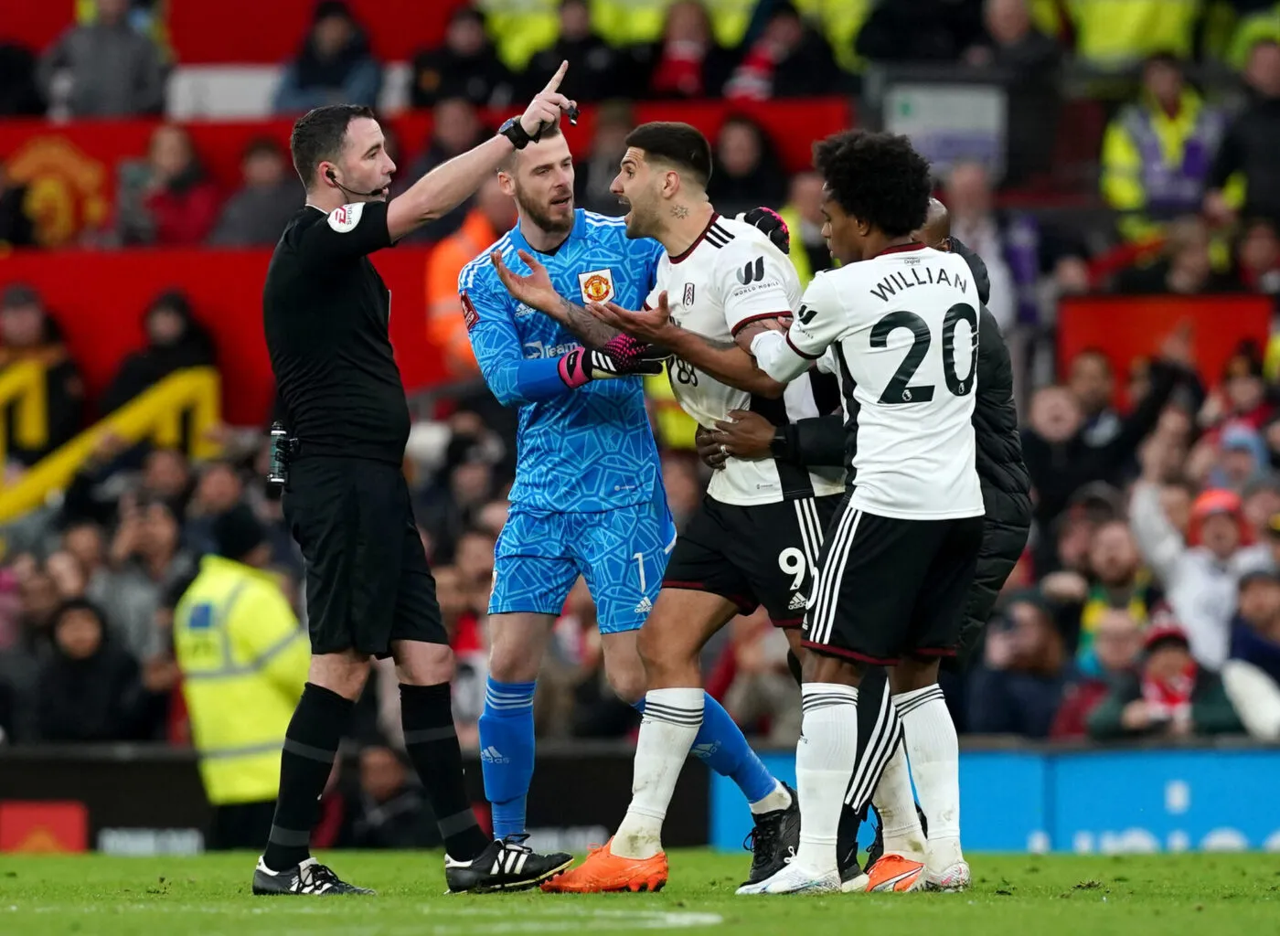 Fulham's Aleksandar Mitrovic (centre) is sent off by referee Chris Kavanagh during the Emirates FA Cup quarter-final match at Old Trafford, Manchester. Picture date: Sunday March 19, 2023. - Photo by Icon sport