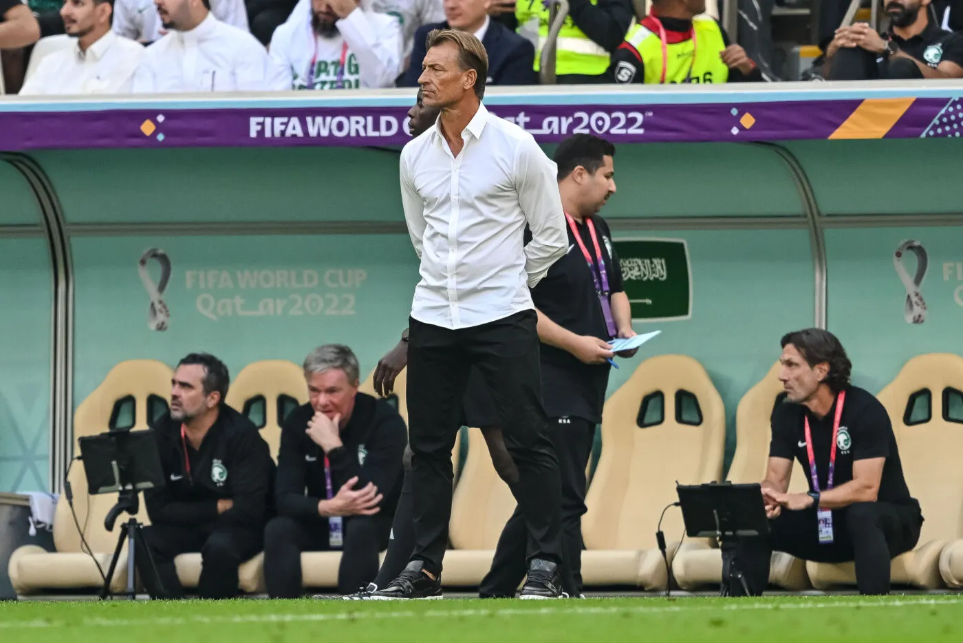 Comment bien porter la chemise blanche ?