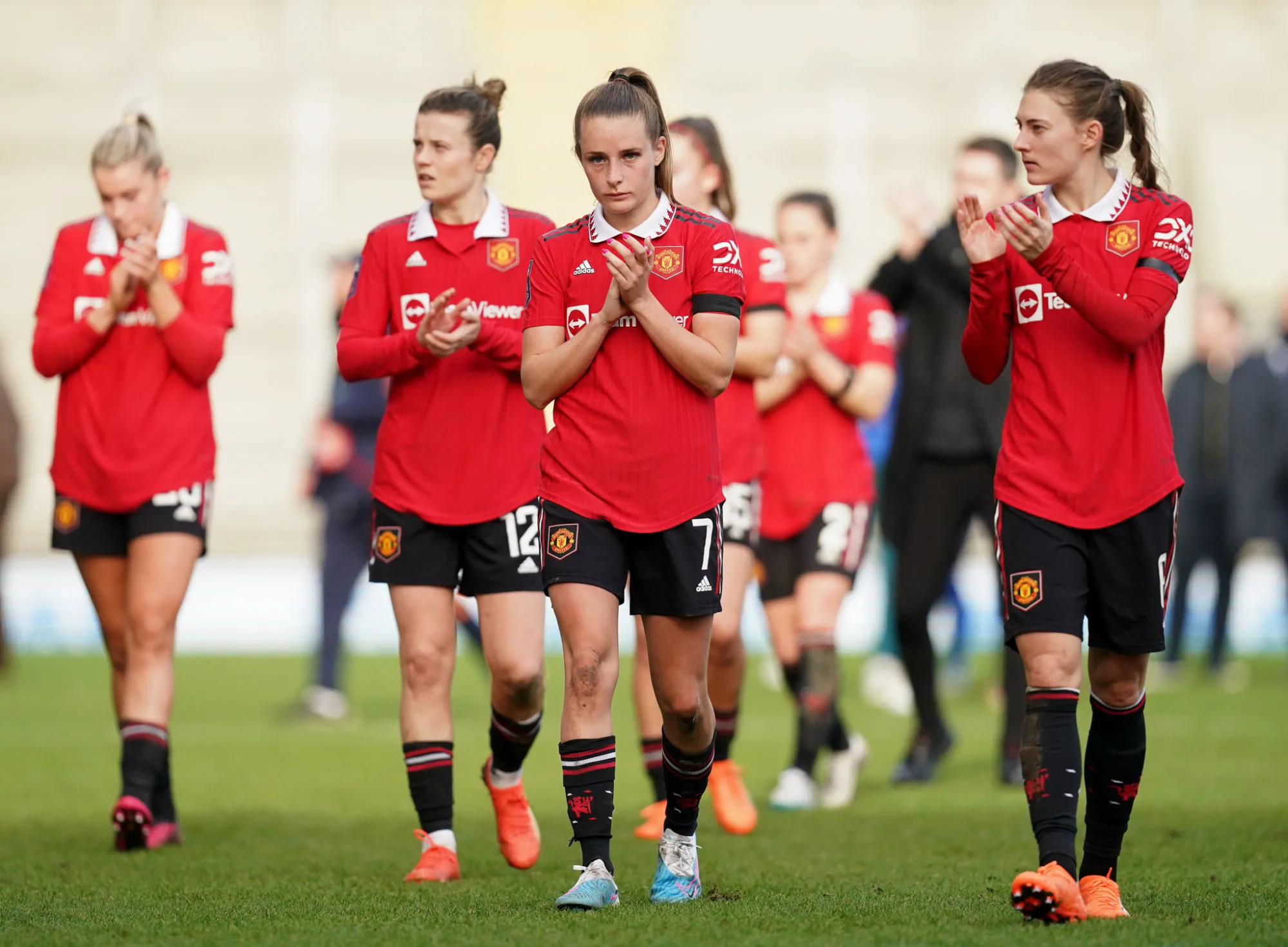 Manchester United's Ella Toone (centre) and team-mates applaud the fans after the final whistle following the Barclays Women's Super League match at Leigh Sports Village, Leigh. Picture date: Sunday February 5, 2023. - Photo by Icon sport