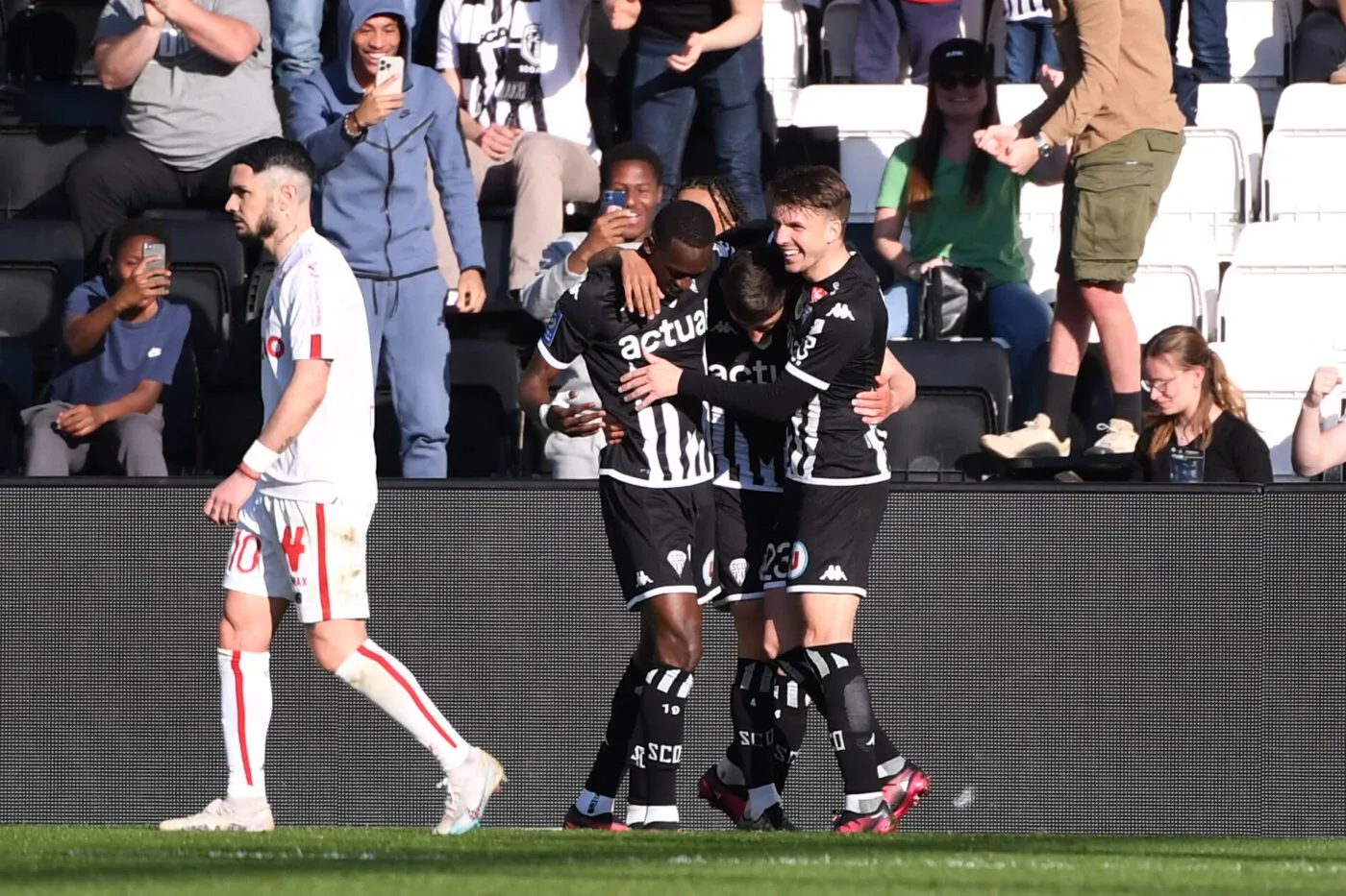 Angers fait chuter Lille !