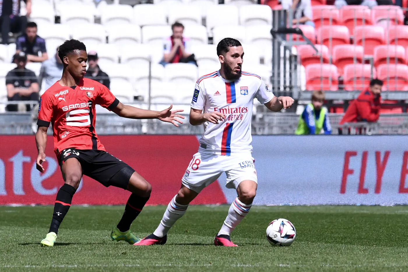 OL: Laurent Blanc prend la défense de Rayan Cherki