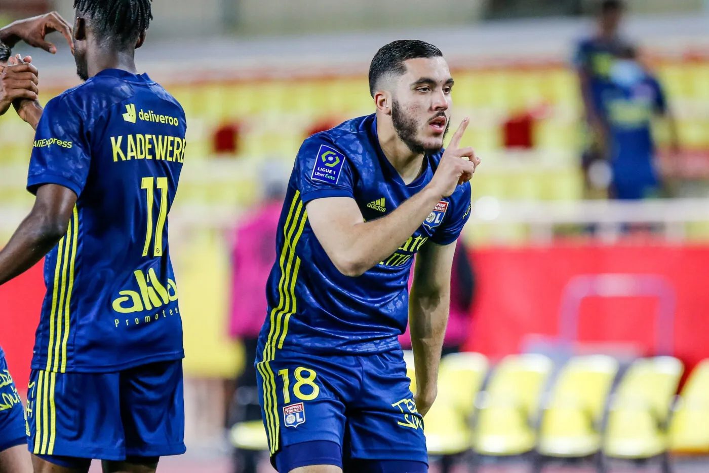 Cherki en Italie, un sparadrap sur une Botte de bois