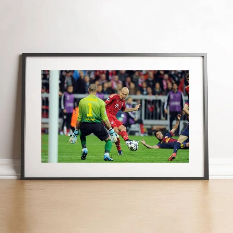 Robben trompe Víctor Valdés, 2013