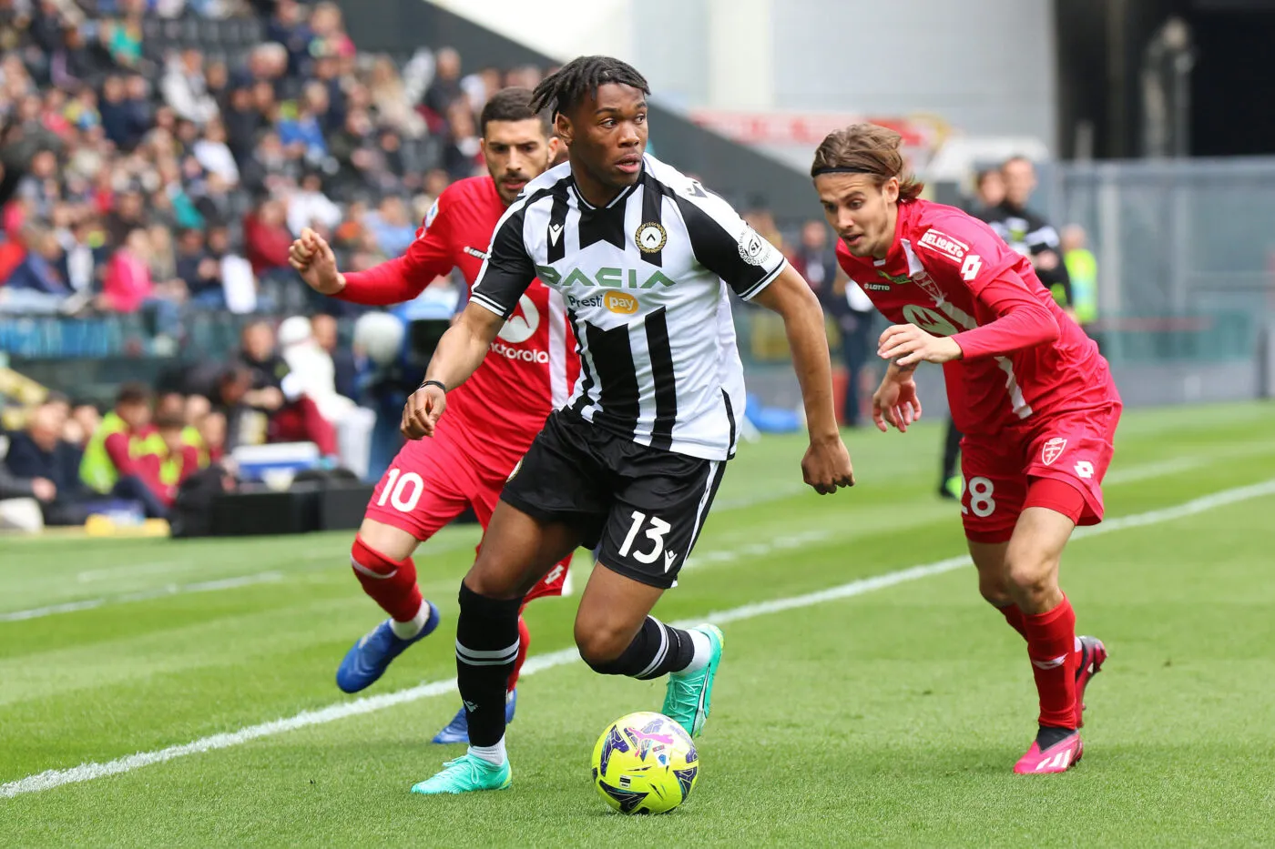 Un joueur de l&rsquo;Udinese termine sur la terrasse d’un bar avec sa voiture 