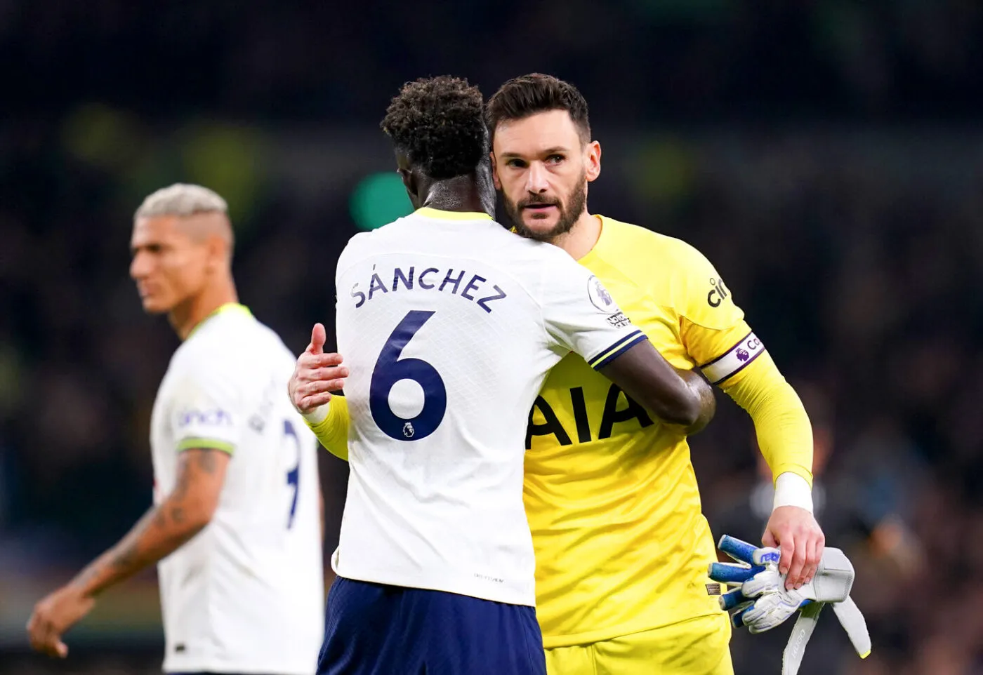 Lloris estomaqué par les sifflets visant Davinson Sánchez