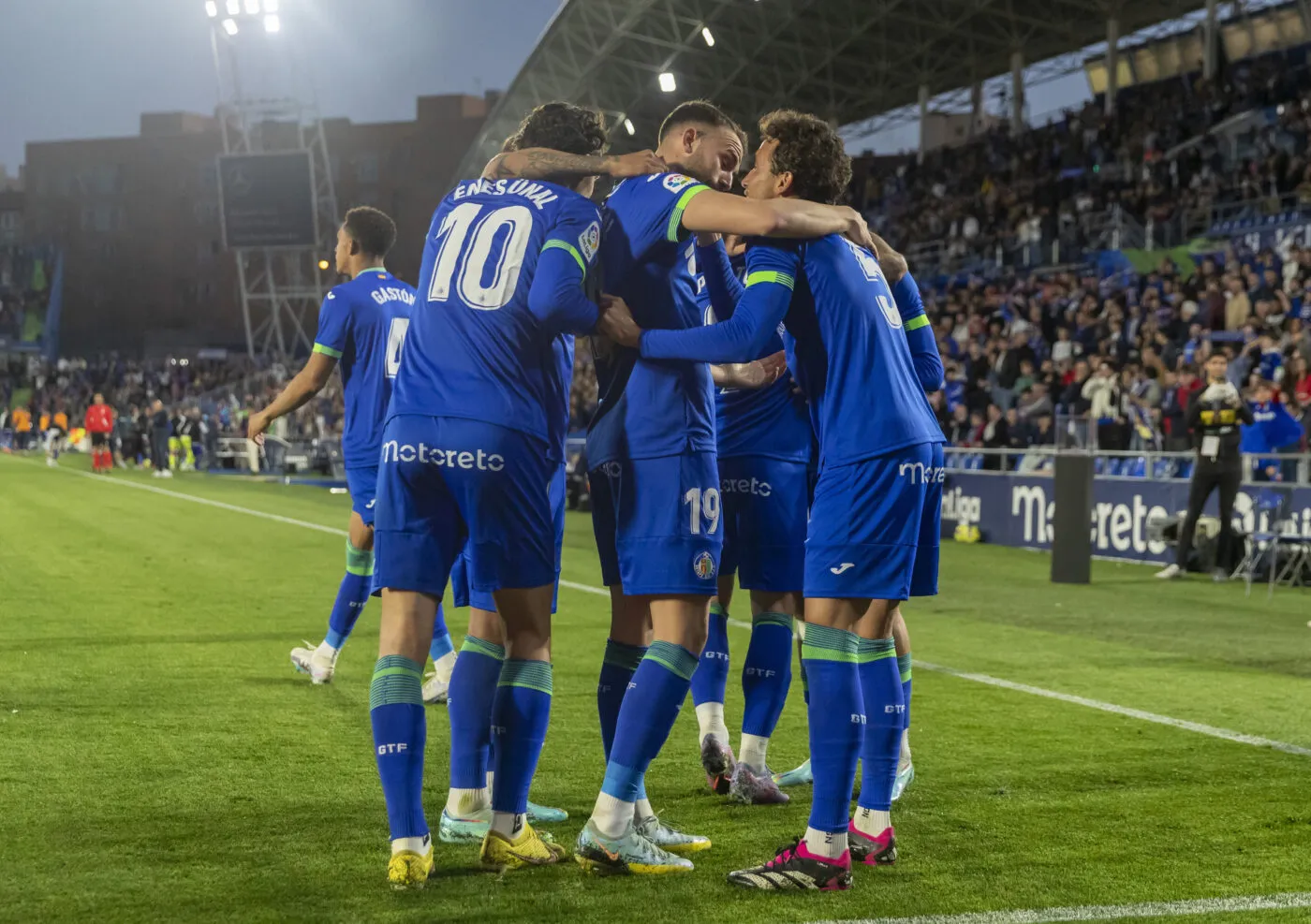 Trois ados perchés dans un arbre pour regarder Getafe-Barça