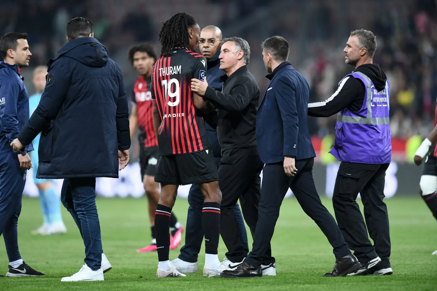 La tribune Populaire Sud de Nice suspendue