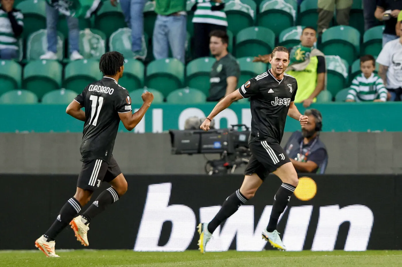 Lissabon, Portugal, 20.04.2023: Adrien Rabiot (Juventus FC) Torjubel, jubelt nach seinem Treffer zum 0:1 waehrend des Rueckspiels im Viertelfinale der [scene} zwischen Sporting Lissabon vs Juventus Turin, Sporting Lissabon vs Juventus Turin im Estadio Jose Alvalade XXI am 20. April 2023 in Lissabon, Portugal. (Foto von Joao Rico/DeFodi Images) Lisbon, Portugal, 20.04.2023: Adrien Rabiot (Juventus FC) celebrates after scoring his team's first goal during the UEFA Europa League quarterfinal second leg match between Sporting CP vs Juventus FC at Estadio Jose Alvalade XXI on April 20, 2023 in Lisbon, Portugal. (Photo by Joao Rico/DeFodi Images) - Photo by Icon sport