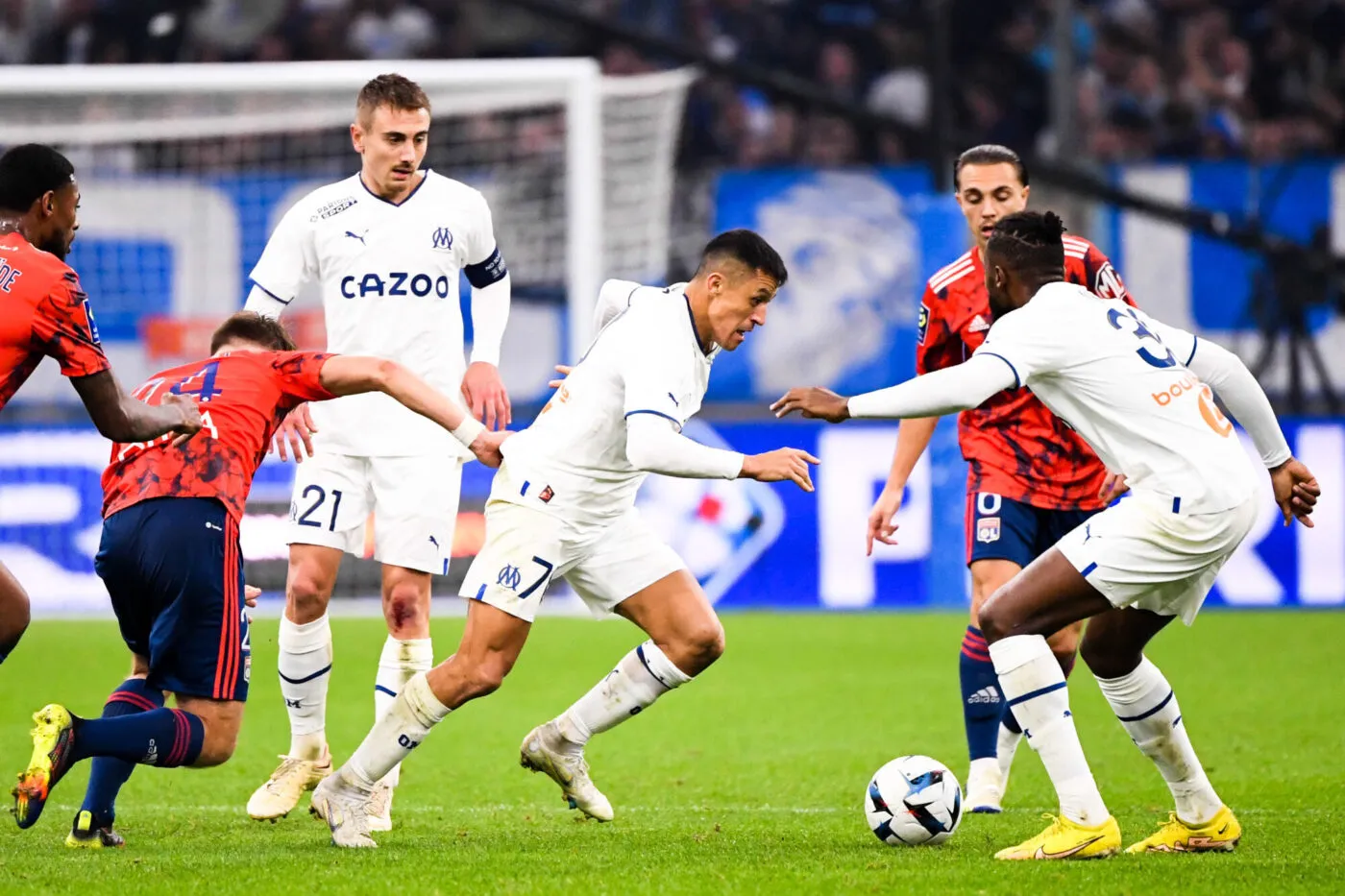 21 Valentin RONGIER (om) - 70 Alexis Alejandro SANCHEZ (om) during the Ligue 1 Uber Eats match between Olympique de Marseille v Olympique Lyonnais at Orange Velodrome on November 6, 2022 in Marseille, France. (Photo by Anthony Bibard/FEP/Icon Sport) - Photo by Icon sport