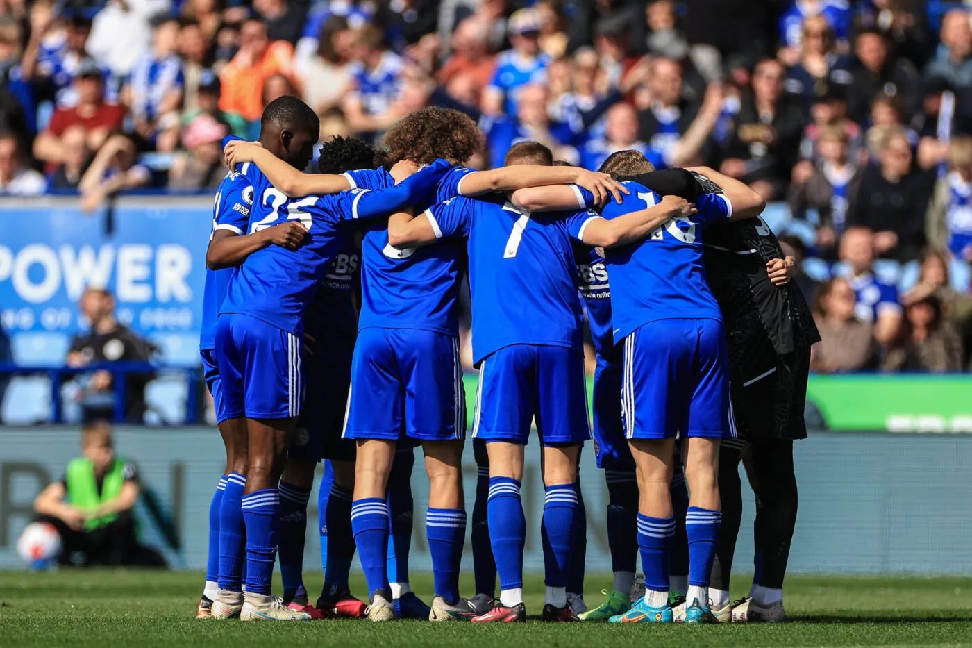 Leicester team have a group huddle during the Premier League match Leicester City vs Bournemouth at King Power Stadium, Leicester, United Kingdom, 8th April 2023 (Photo by Mark Cosgrove/News Images) in Leicester, United Kingdom on 4/8/2023. (Photo by Mark Cosgrove/News Images/Sipa USA) - Photo by Icon sport