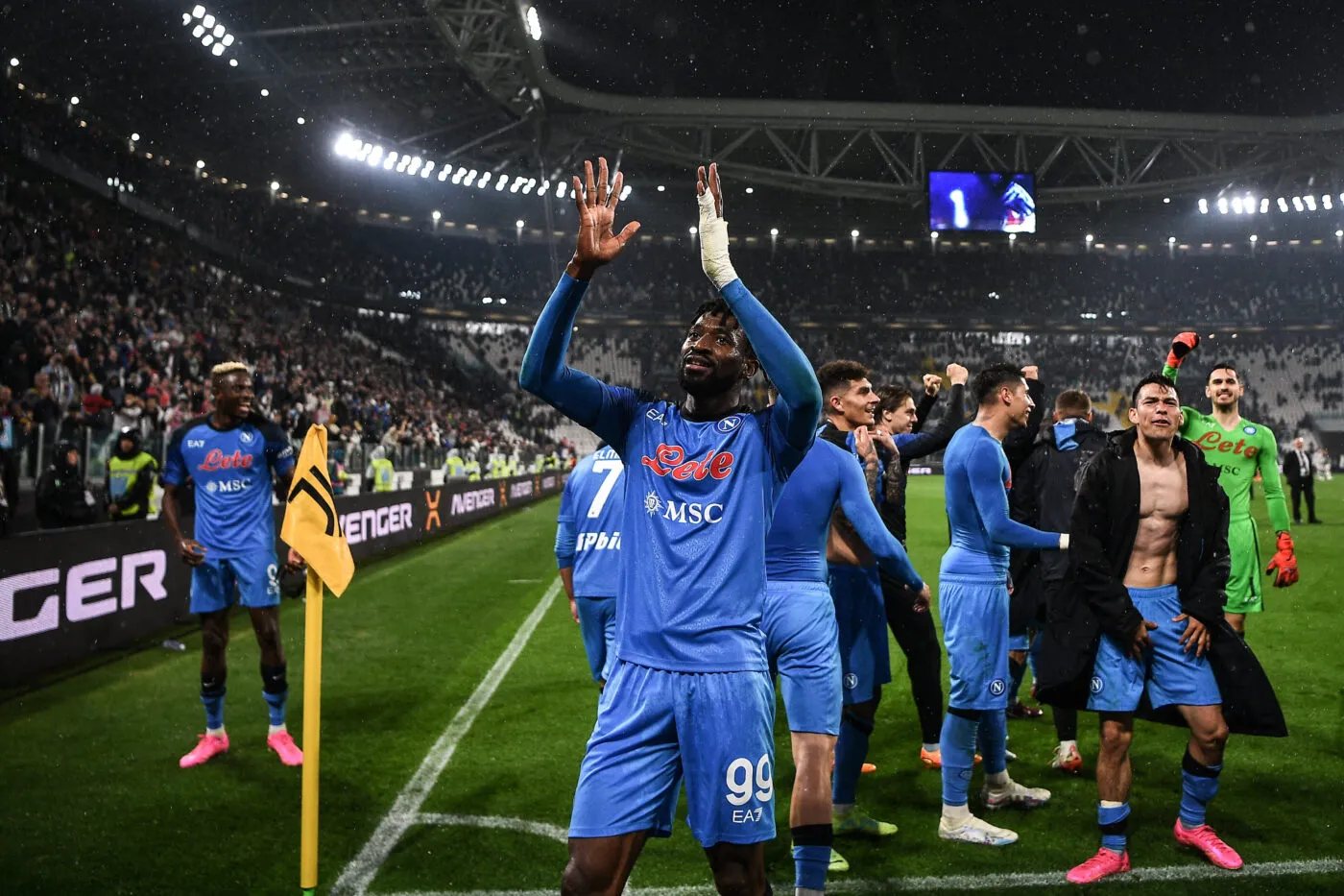 Les joueurs du Napoli accueillis comme des héros à leur retour de Turin