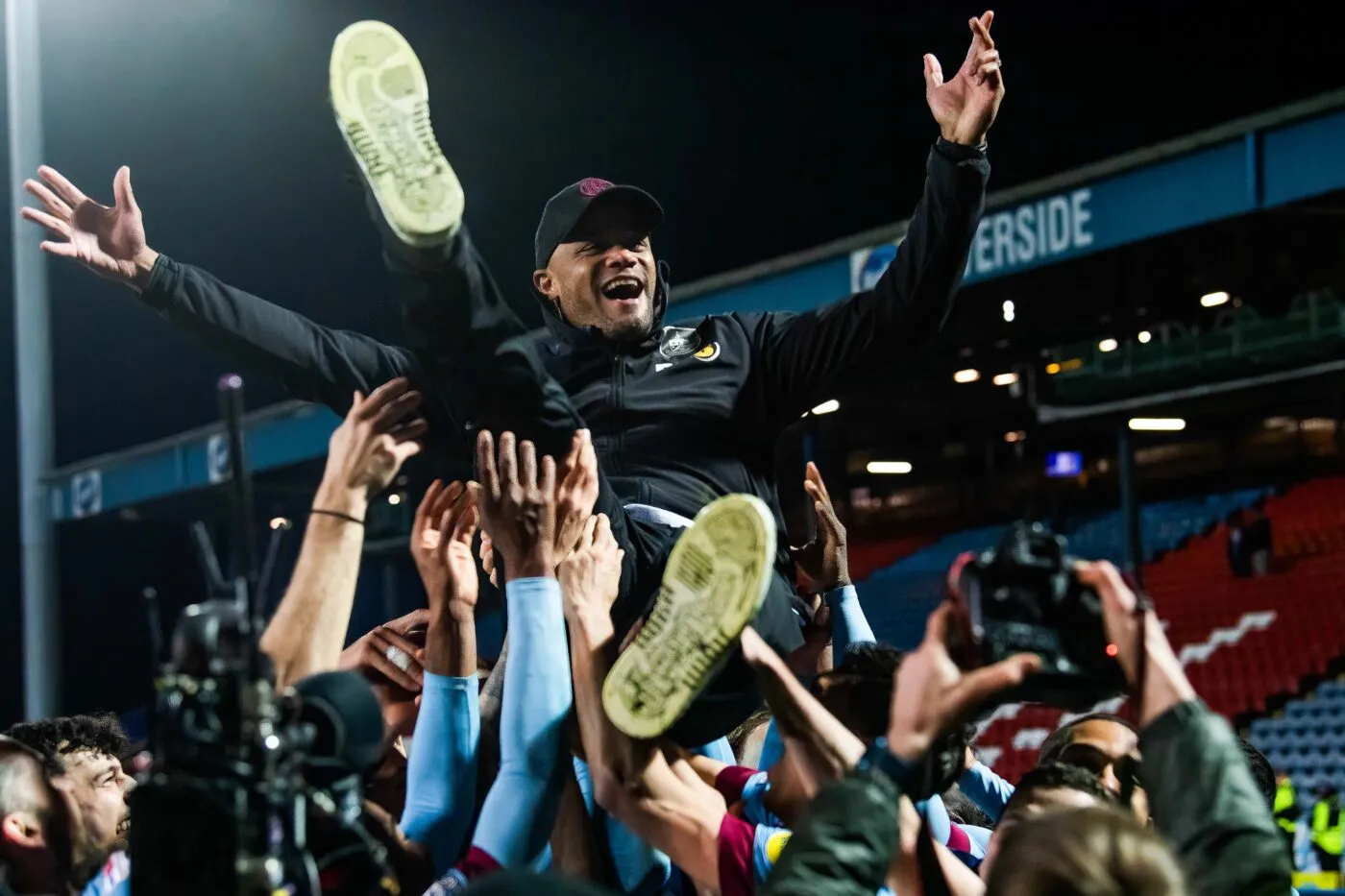 Burnley remporte le titre en Championship