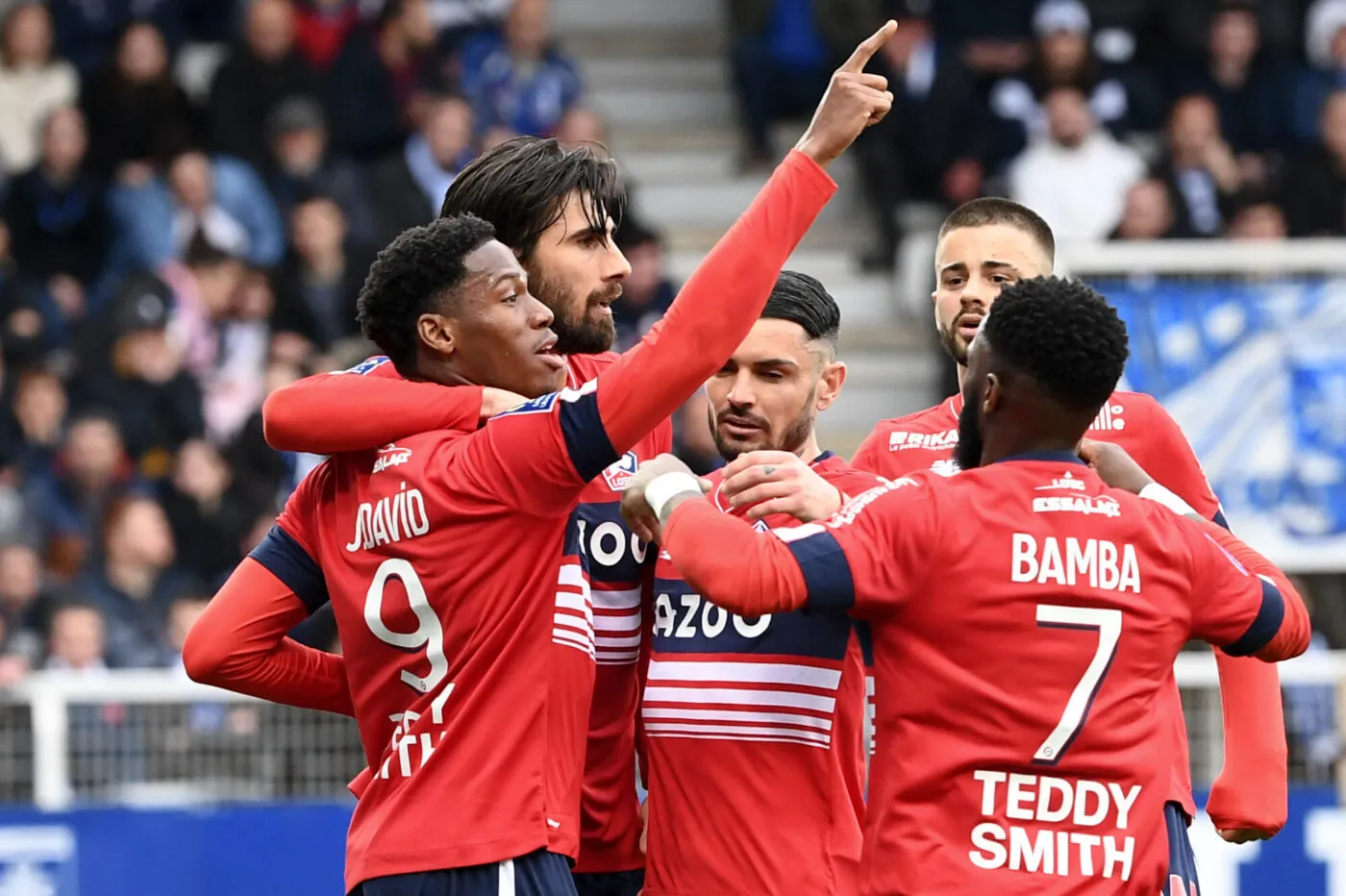 09 Jonathan Christian DAVID (losc) - 28 Andre GOMES (losc) during the Ligue 1 Uber Eats match between Auxerre and Lille at Stade Abbe Deschamps on April 22, 2023 in Auxerre, France. (Photo by Christophe Saidi/FEP/Icon Sport)