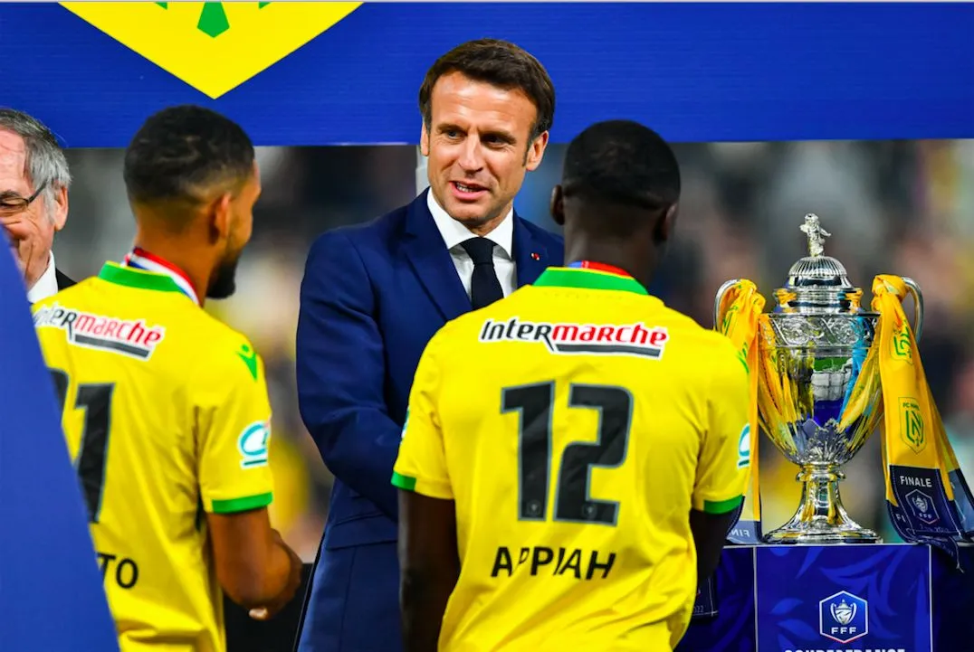 Macron : après les casseroles, le temps des sifflets