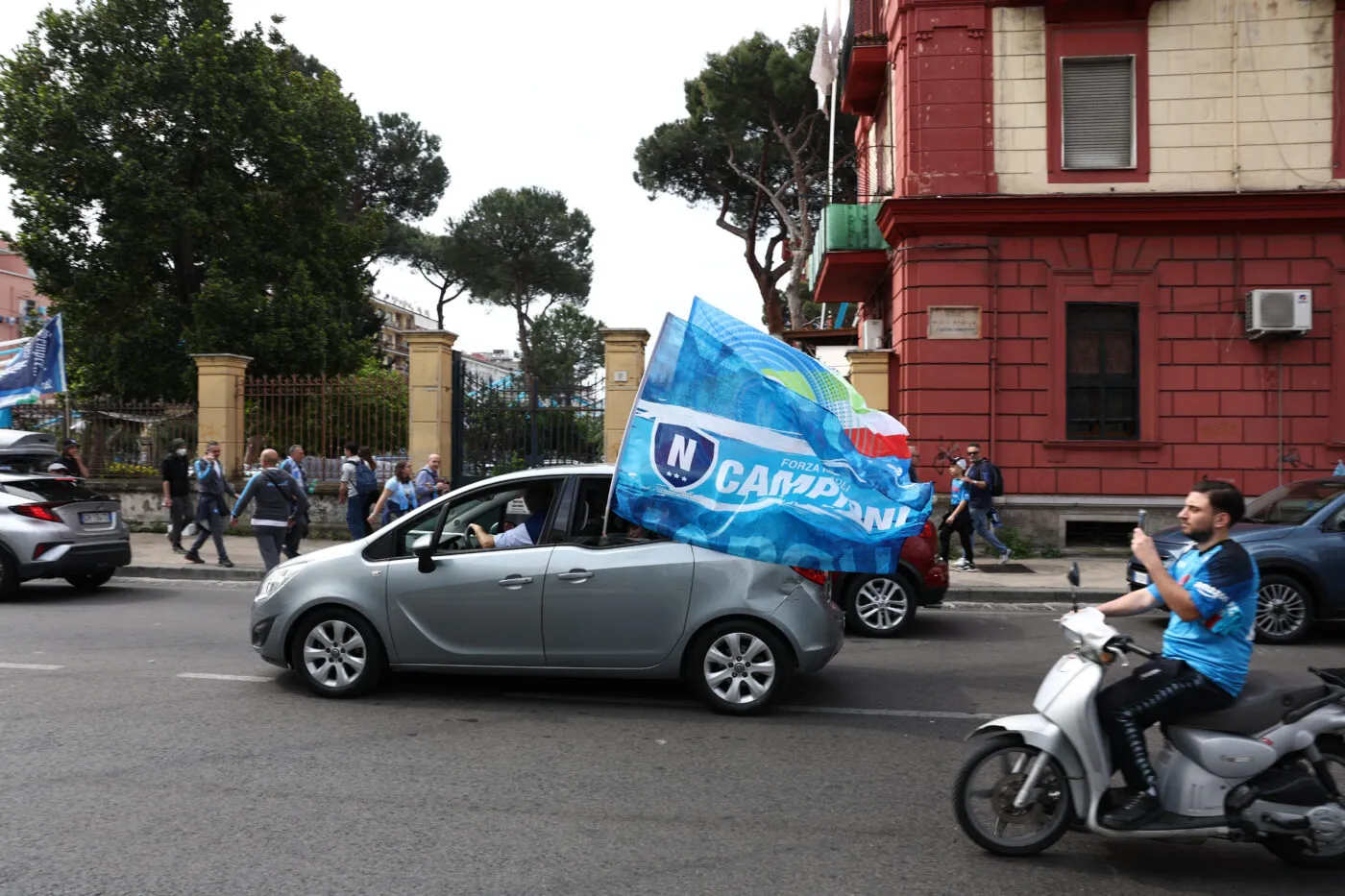 À Naples, l'allongement de la fête