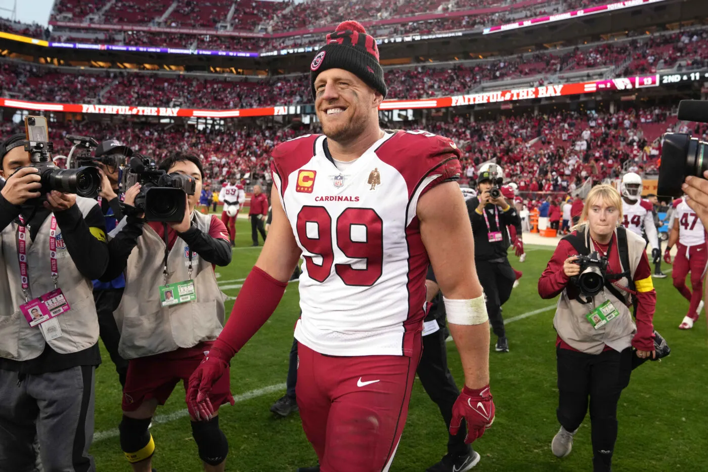 JJ Watt, ancienne star de NFL, et sa compagne investissent dans le club de Burnley