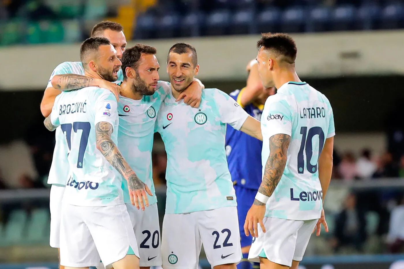 L&rsquo;Inter gifle le Hellas, la Cremonese frustre le Milan