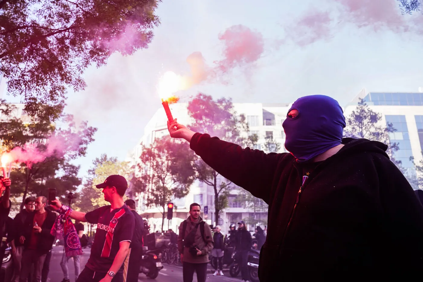 Le Collectif Ultras Paris critique les fans qui sont allés chez Neymar