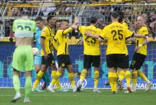 Le Borussia Dortmund écrase Wolfsburg et suit le Bayern Munich