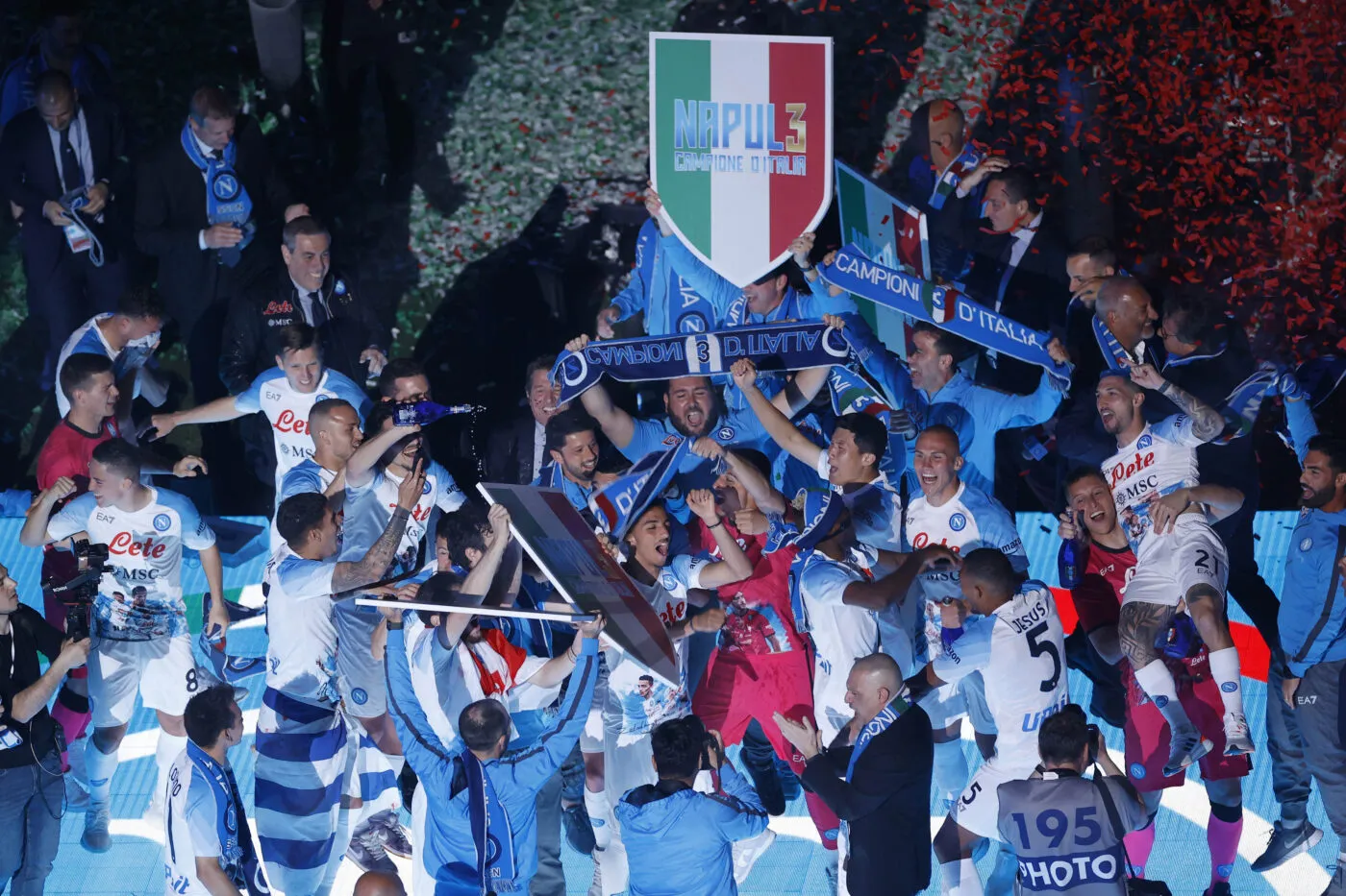 Il se tatoue le cri du speaker du Napoli